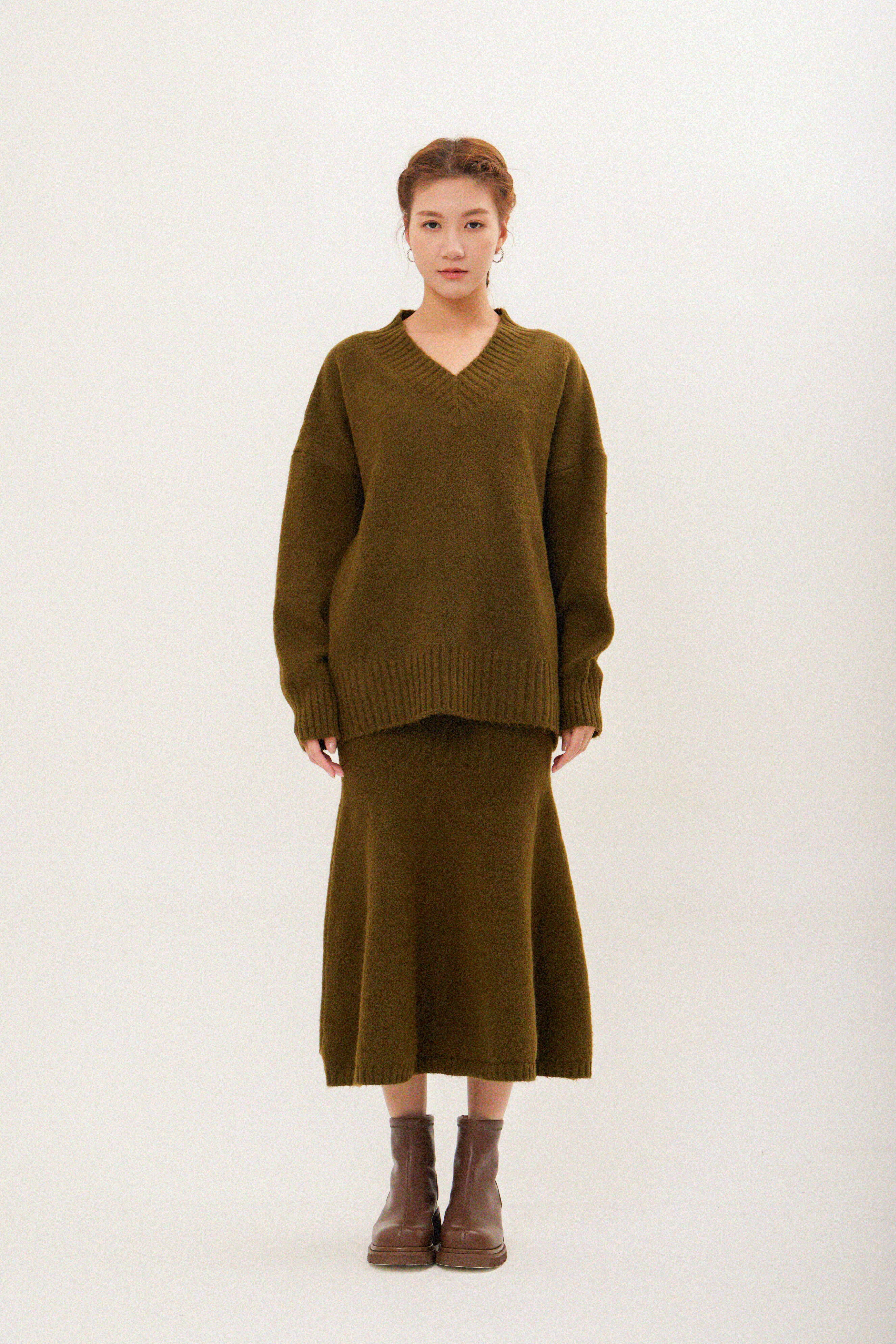 V領套頭冷衫+半截魚尾冷裙套裝（現貨款式）