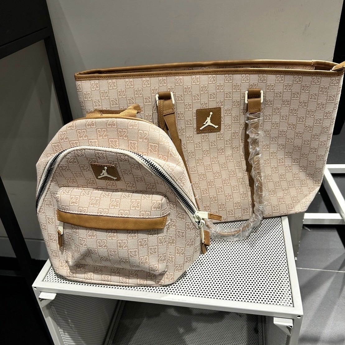 NIKE JORDAN MONOGRAM CROSSBODY 側背包/後背包 兩色