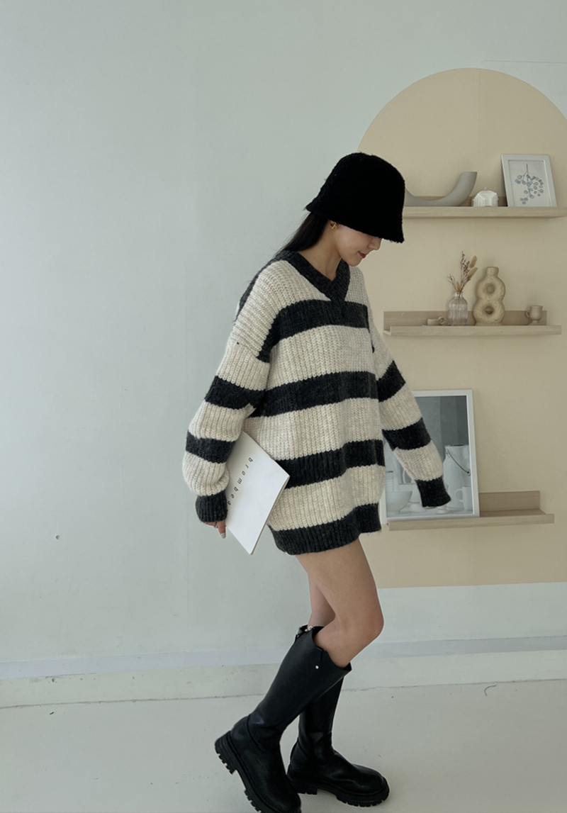 V領條紋針織上衣*2色