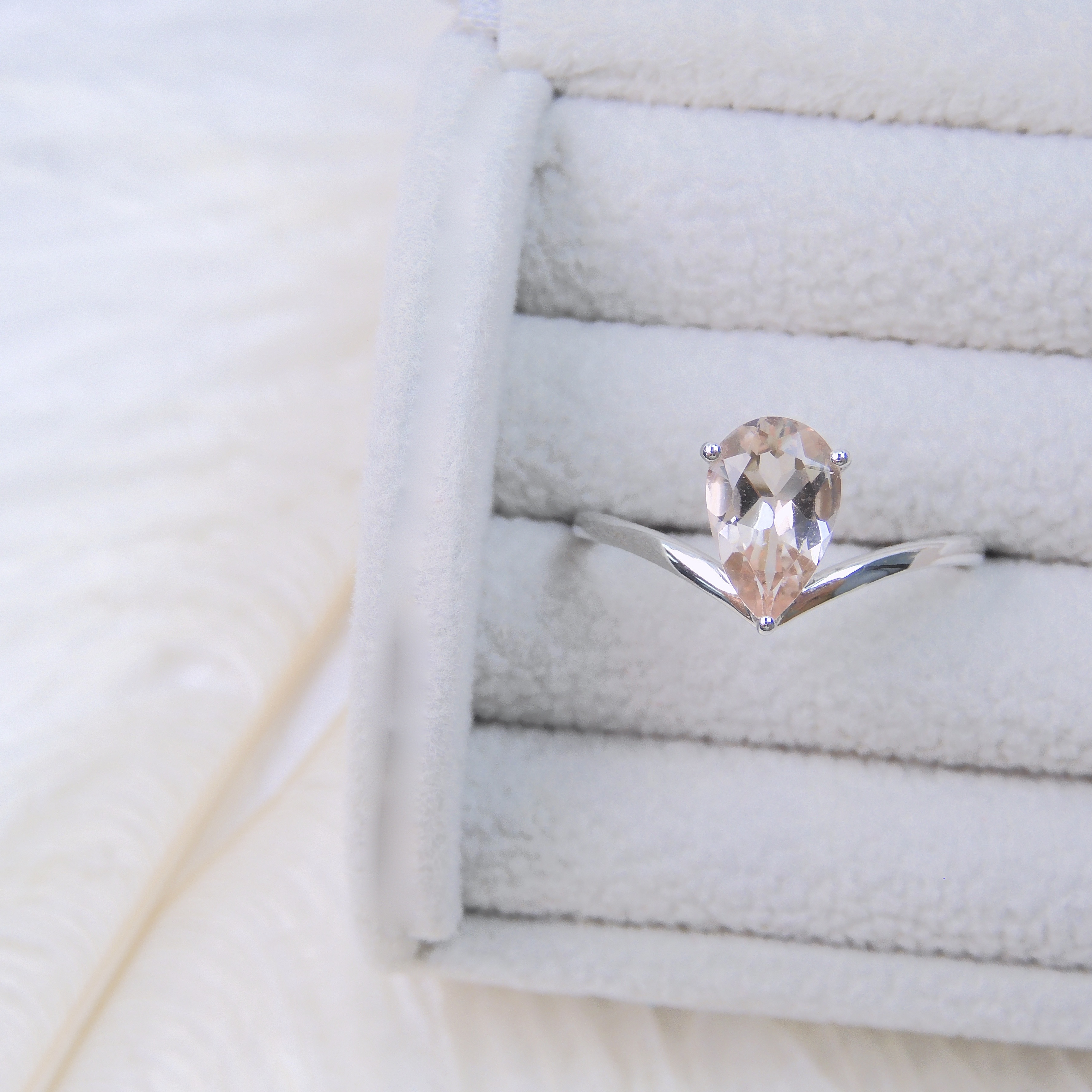 18K Gold 0.98ct Morganite Ring