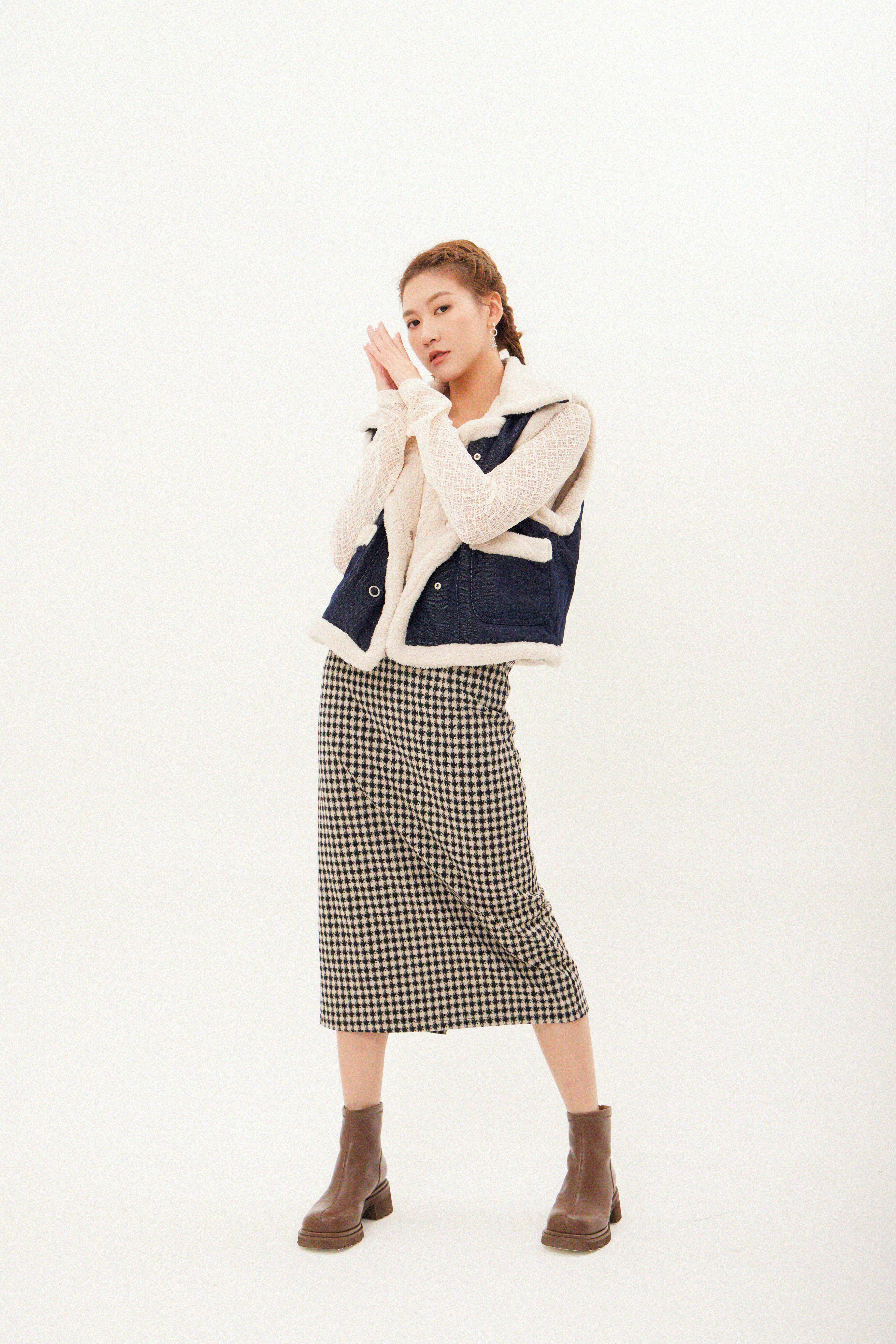 格紋半透針織上衣（現貨款式）