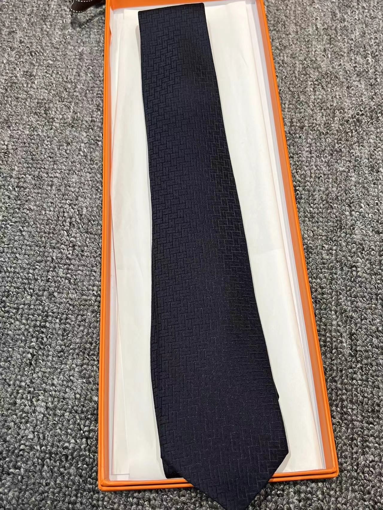 Hermes 黑色H領呔 -M