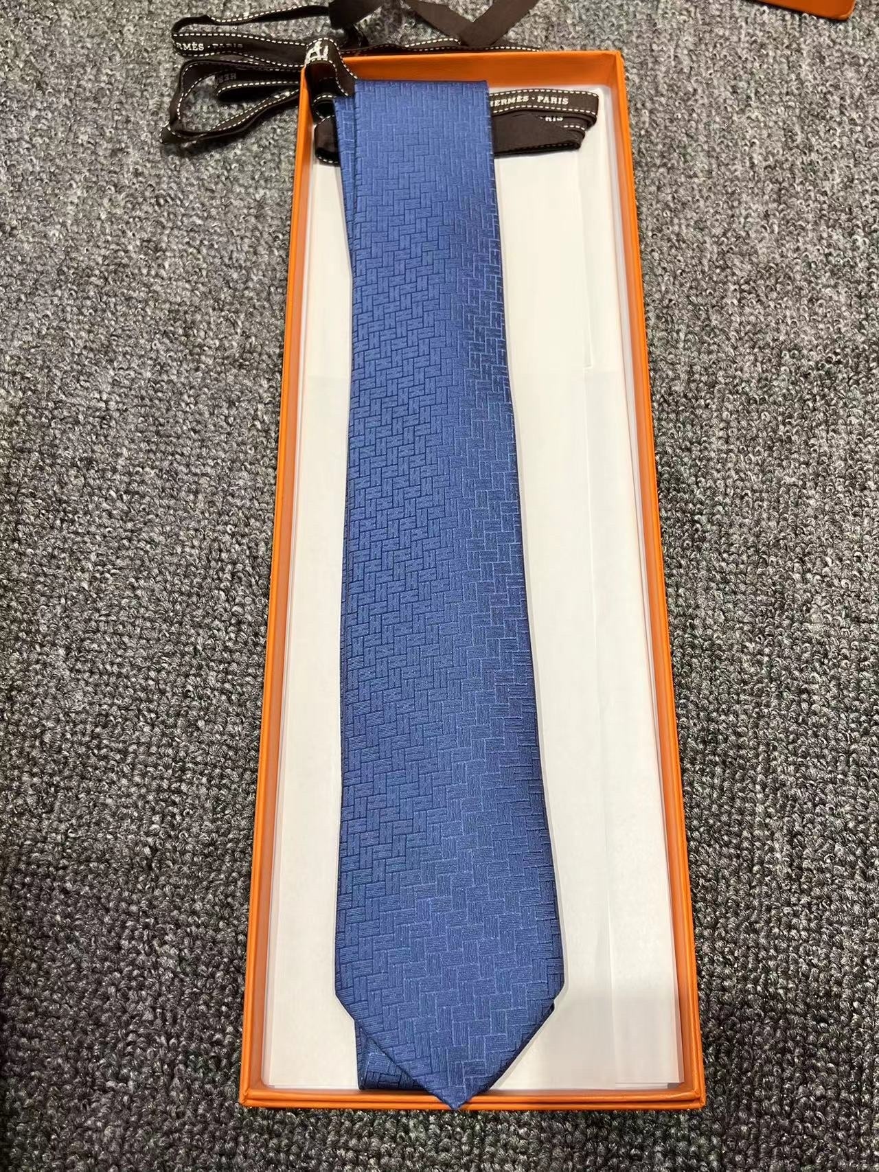 Hermes 藍色領呔HH  -M