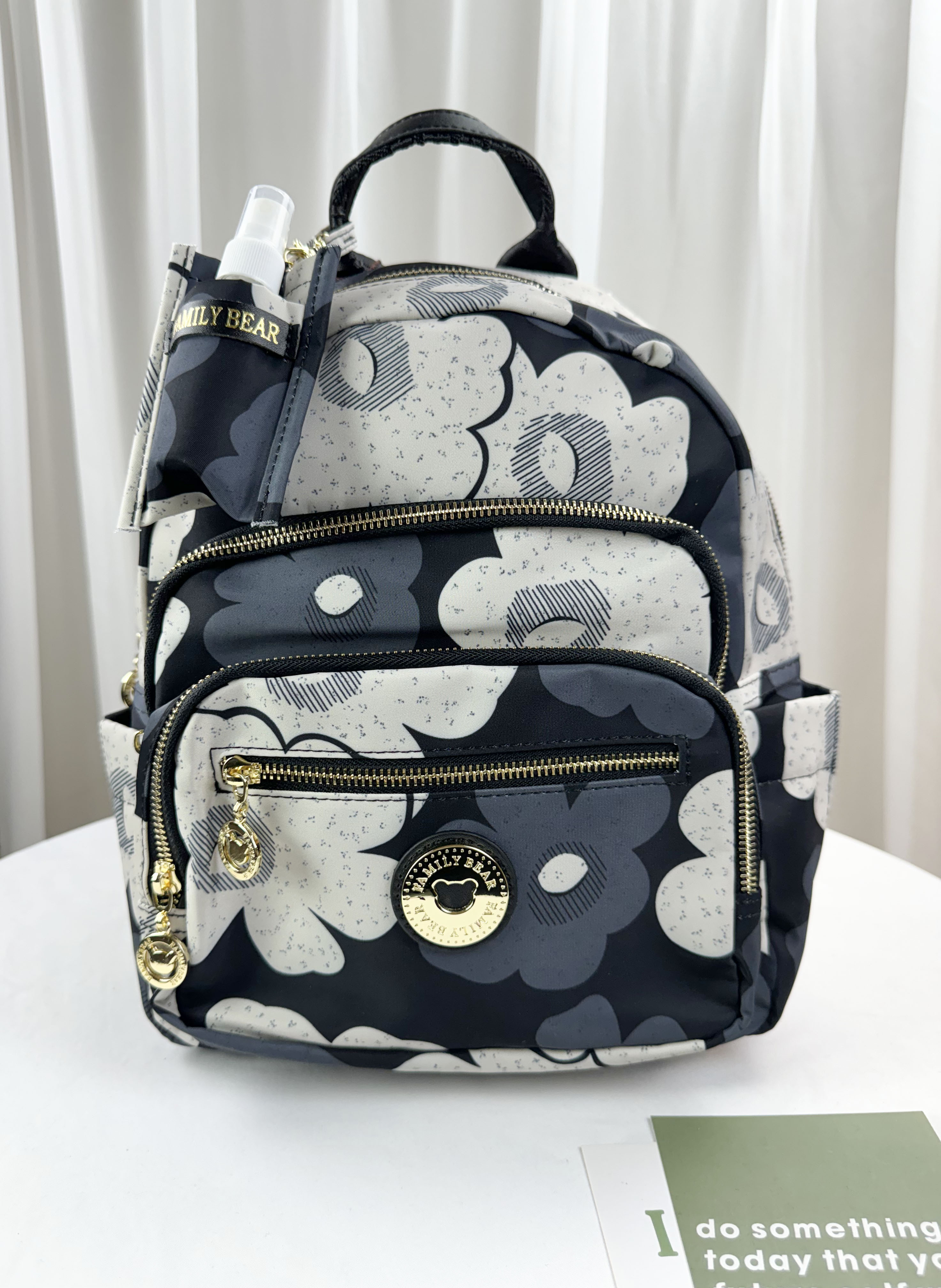 FamilyBear 藍白花朵防潑水後背包 / 側背包  #2805