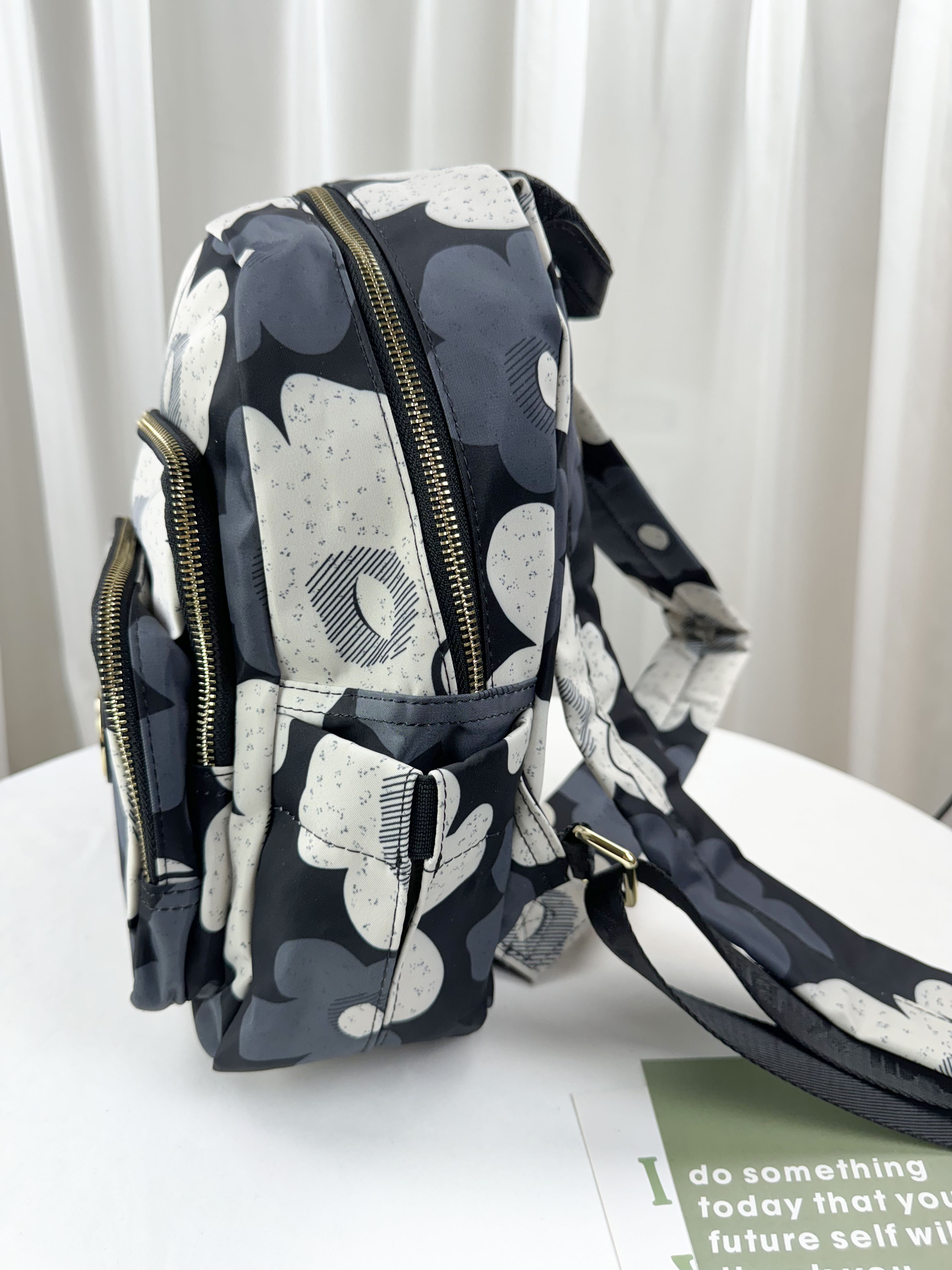 FamilyBear 藍白花朵防潑水後背包 / 側背包  #2805