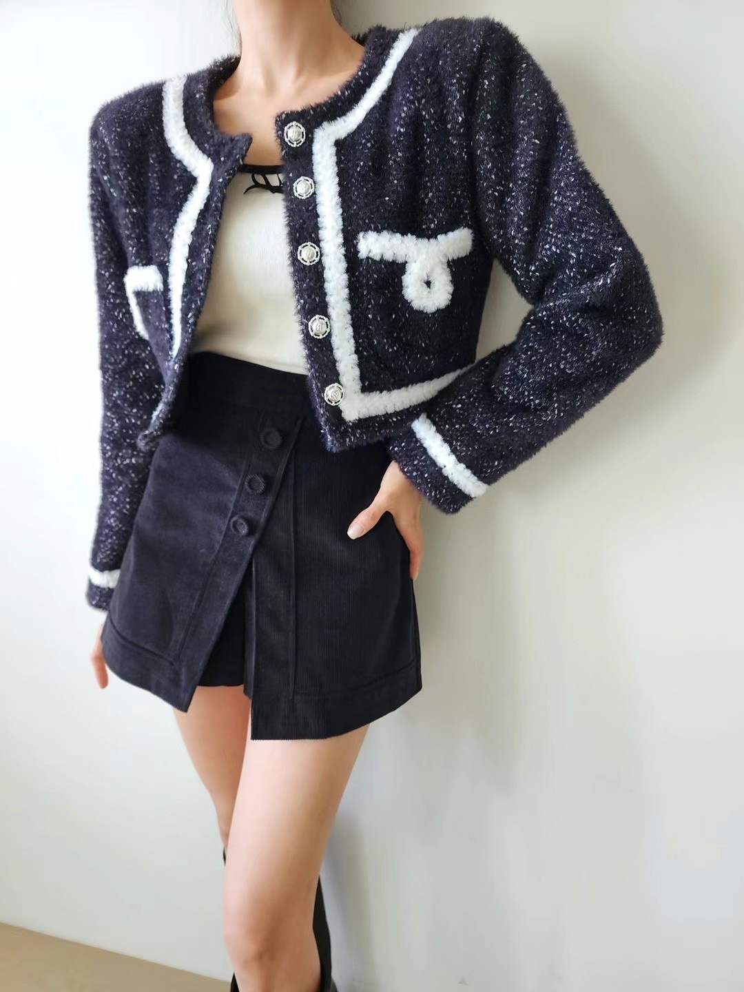 12.13 毛毛面短外套