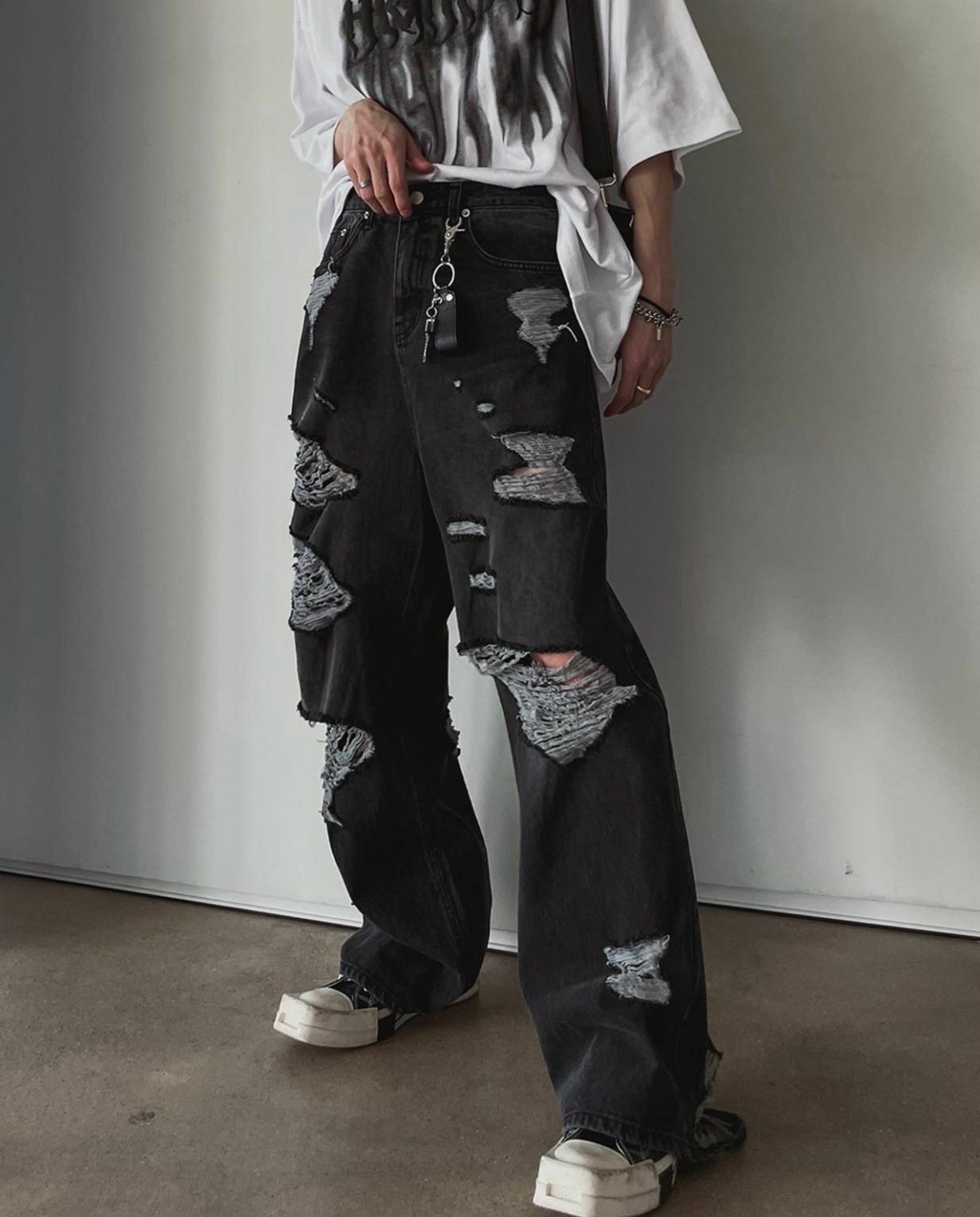 洗水破洞鬆身牛仔褲 J686