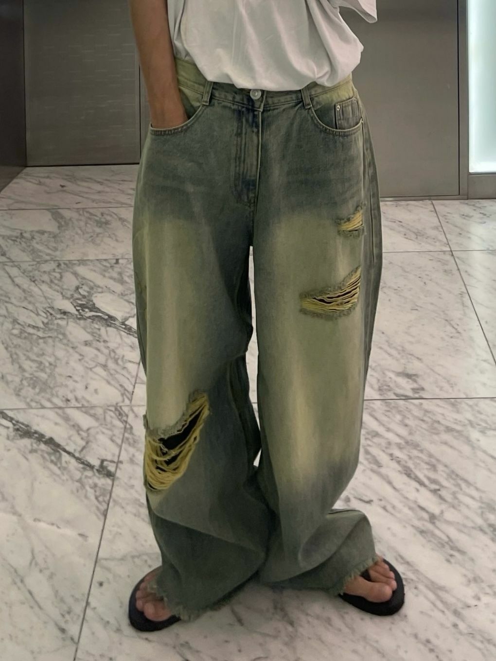 洗水破洞鬆身牛仔褲 J700