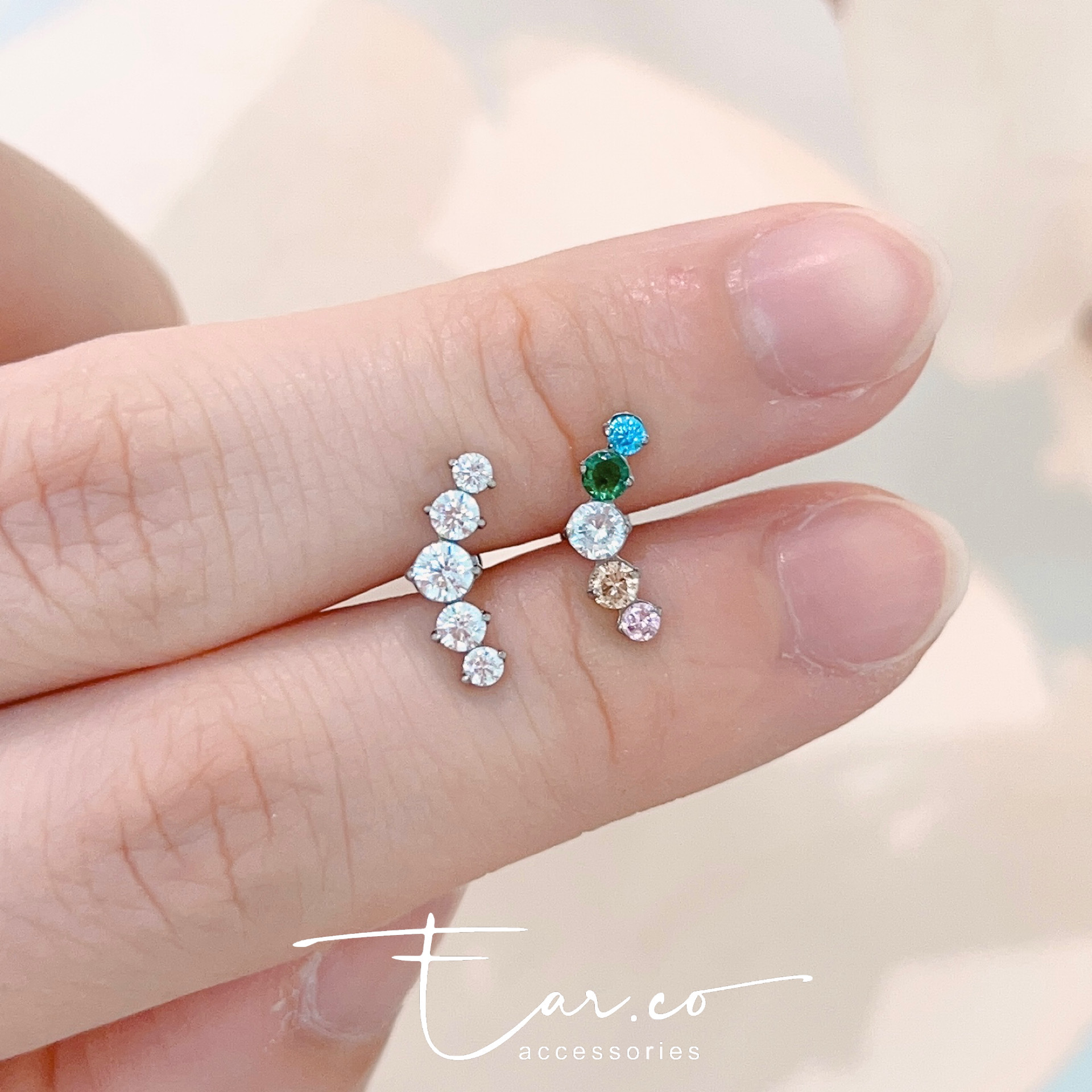 弧形五連一排閃石平頭耳門/耳珠/耳骨釘 [G23 Titanium] [單支]