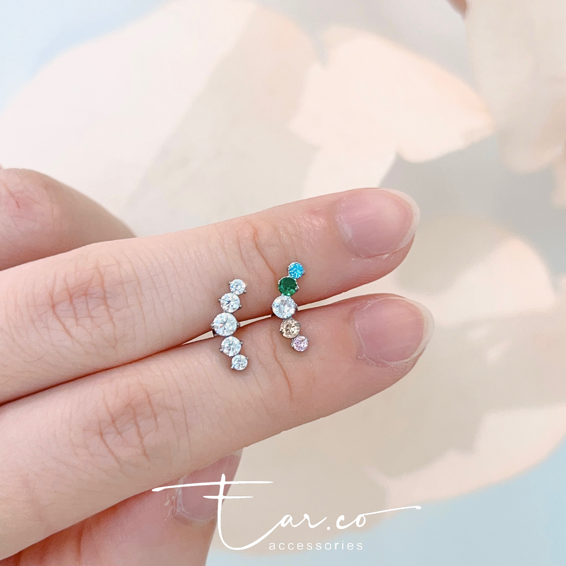 弧形五連一排閃石平頭耳門/耳珠/耳骨釘 [G23 Titanium] [單支]