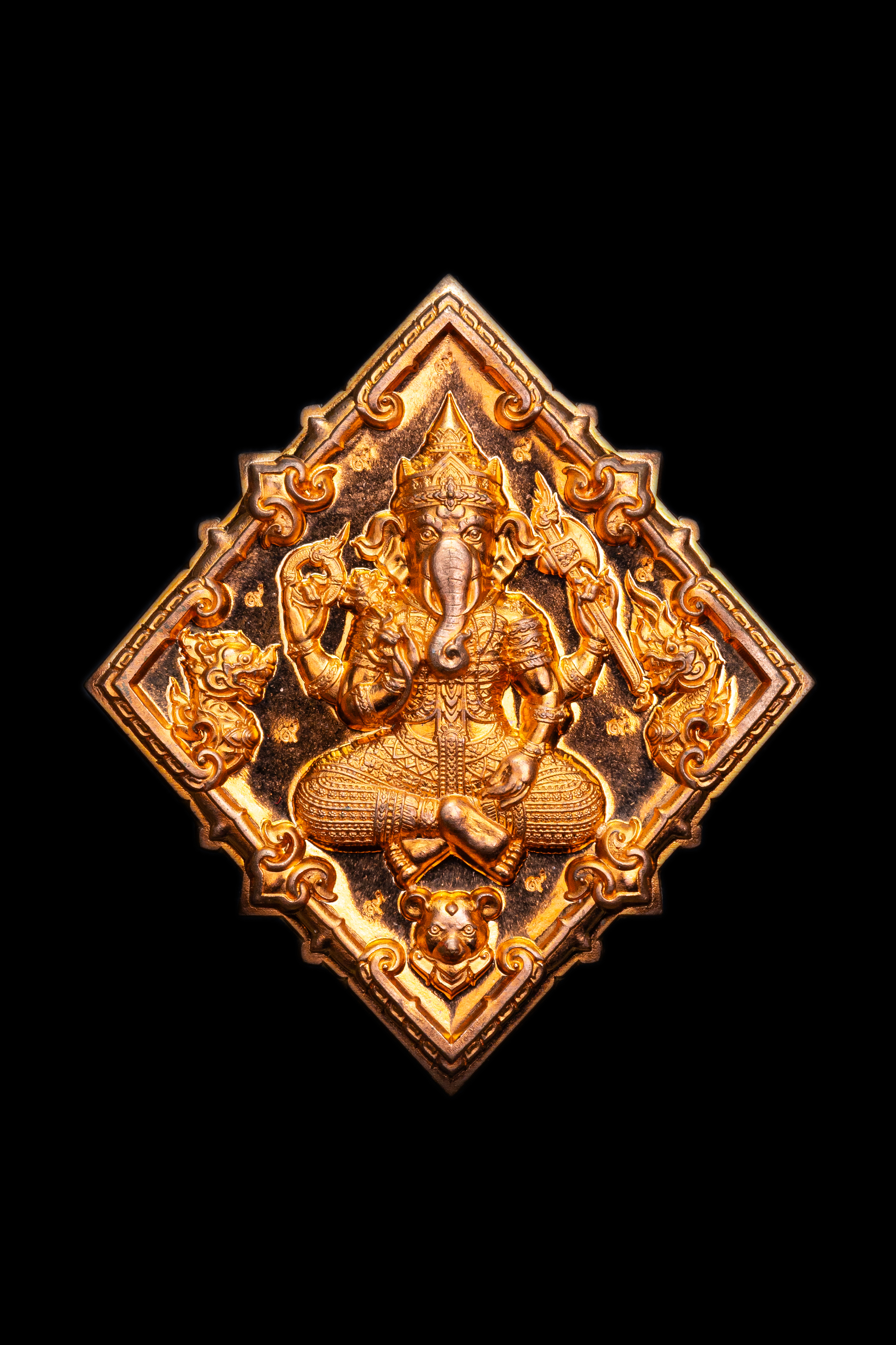 泰國佛牌,象神,古巴阿里阿查,孔雀王,龍婆素里央,古巴傑士達,帕阿贊棟,古巴API哇,帕阿贊阿迪烈,帕阿贊丁棟,帕阿贊維樂噴