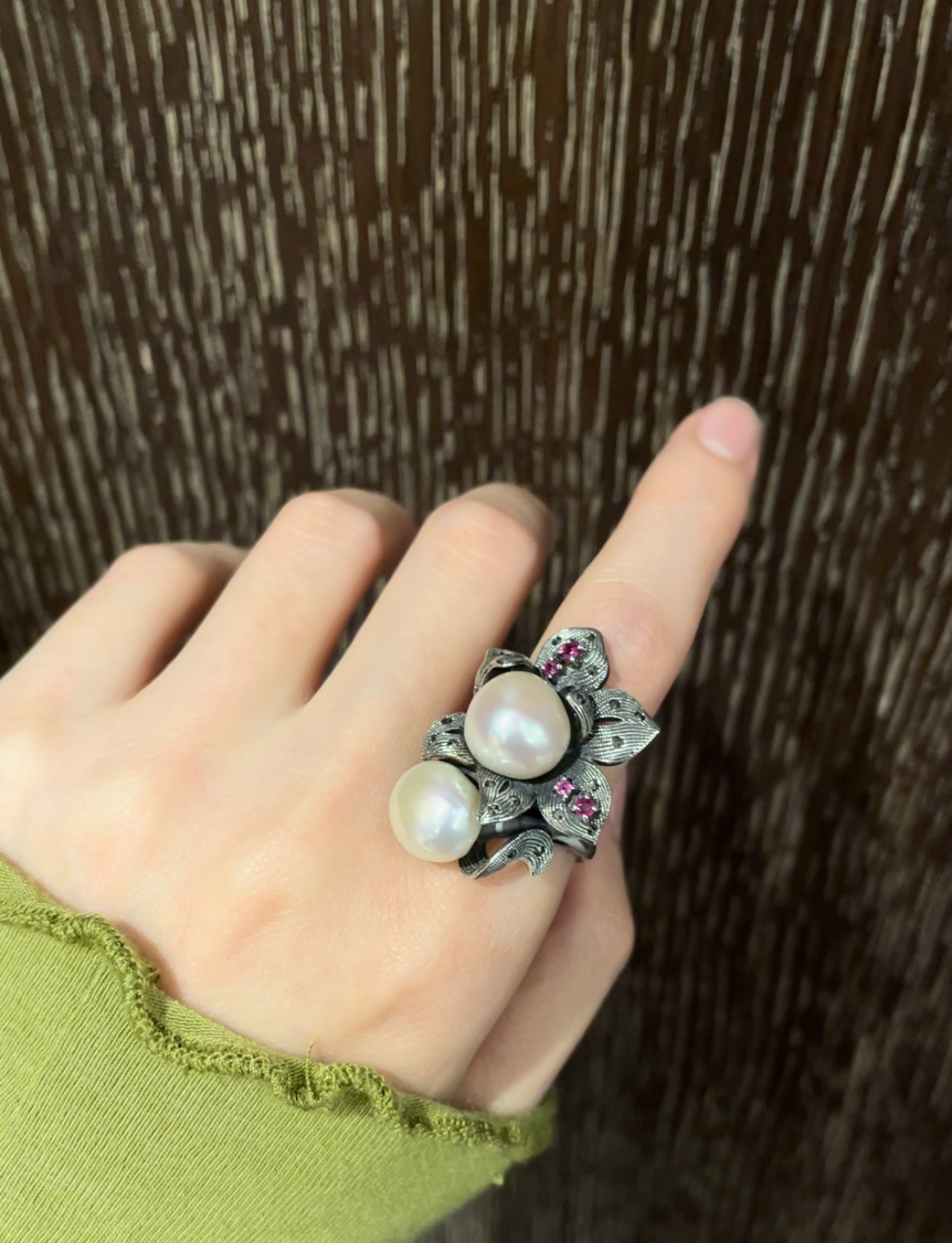 紅寶花朵綻放戒指