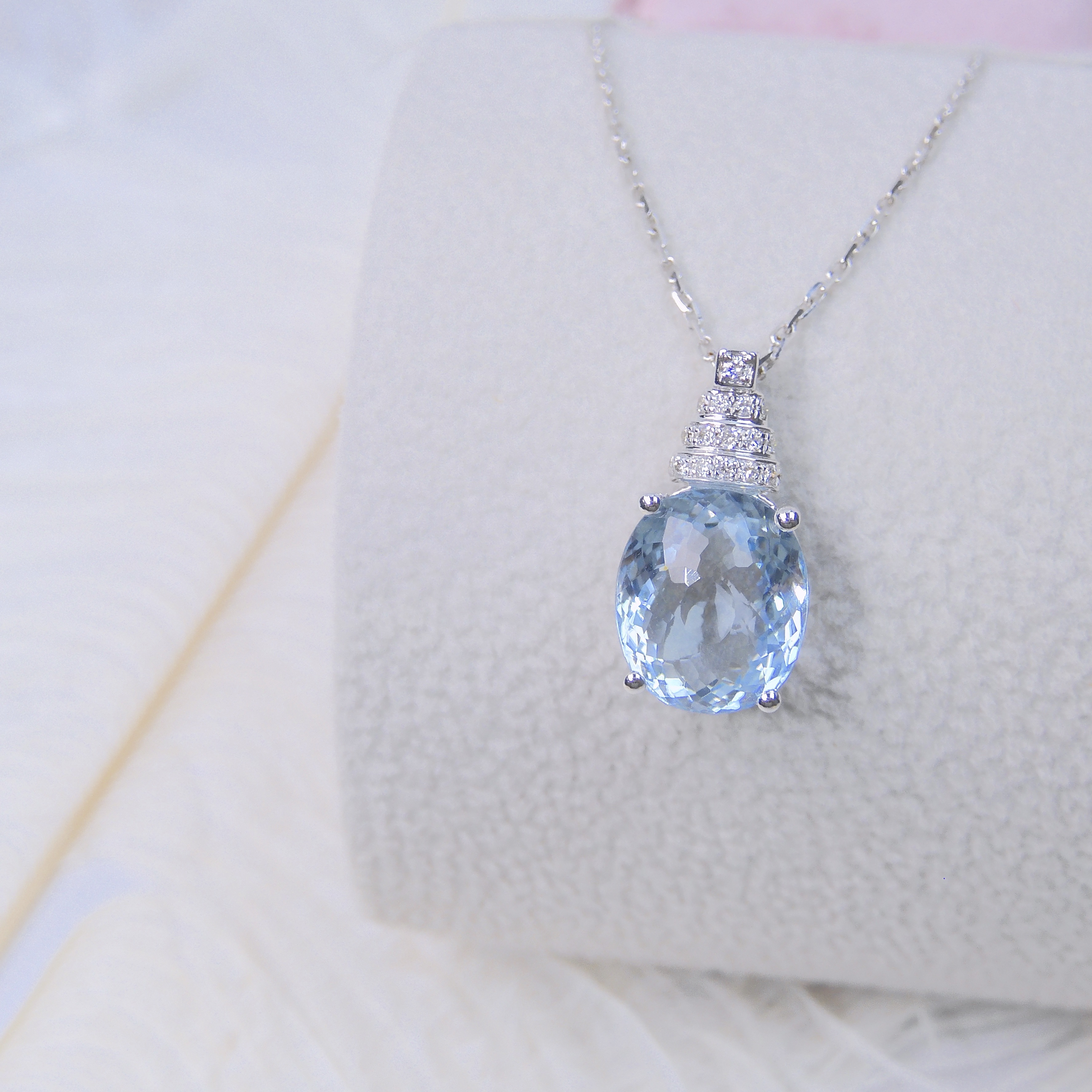 18K金 3.68ct 海藍寶項鏈 (配國際證書)