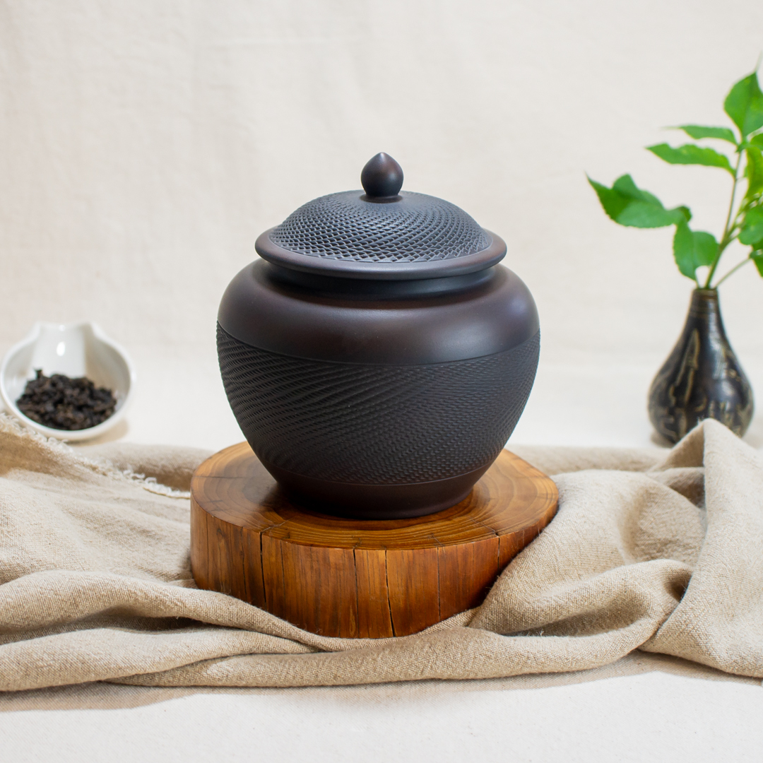 跳刀紋茶葉罐（大）