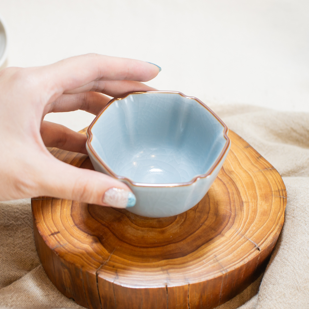 灰藍汝窯葵花杯｜張迺妙茶師紀念館
