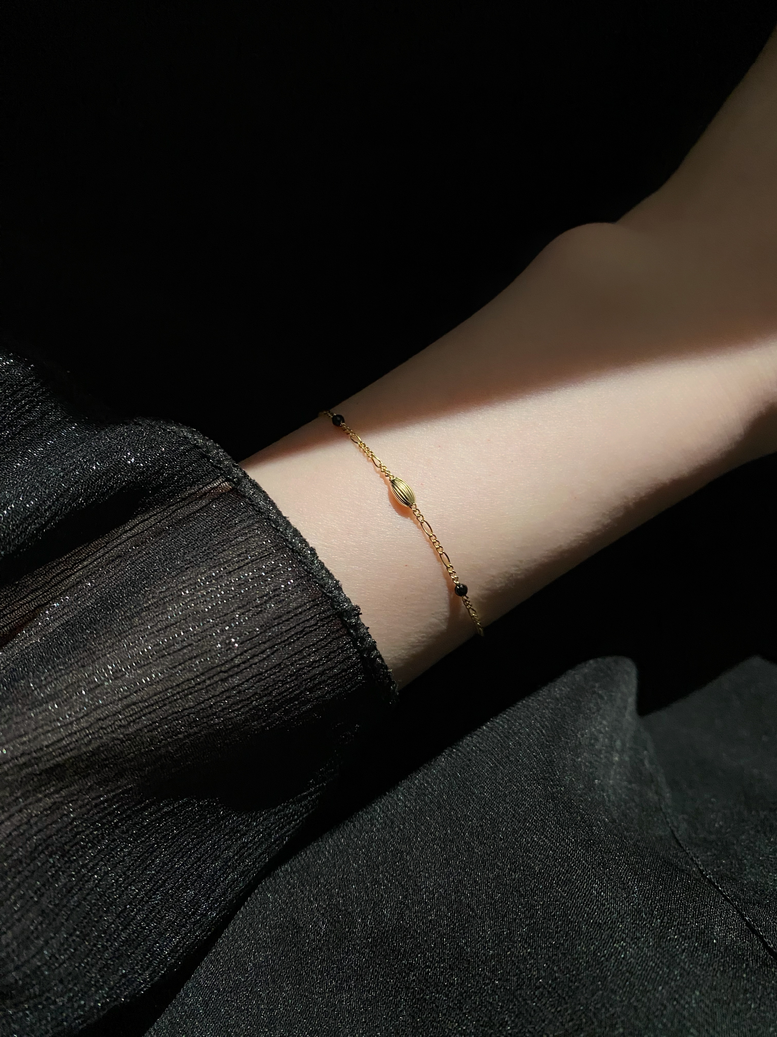 費加洛杏仁金管黑尖晶手鍊
