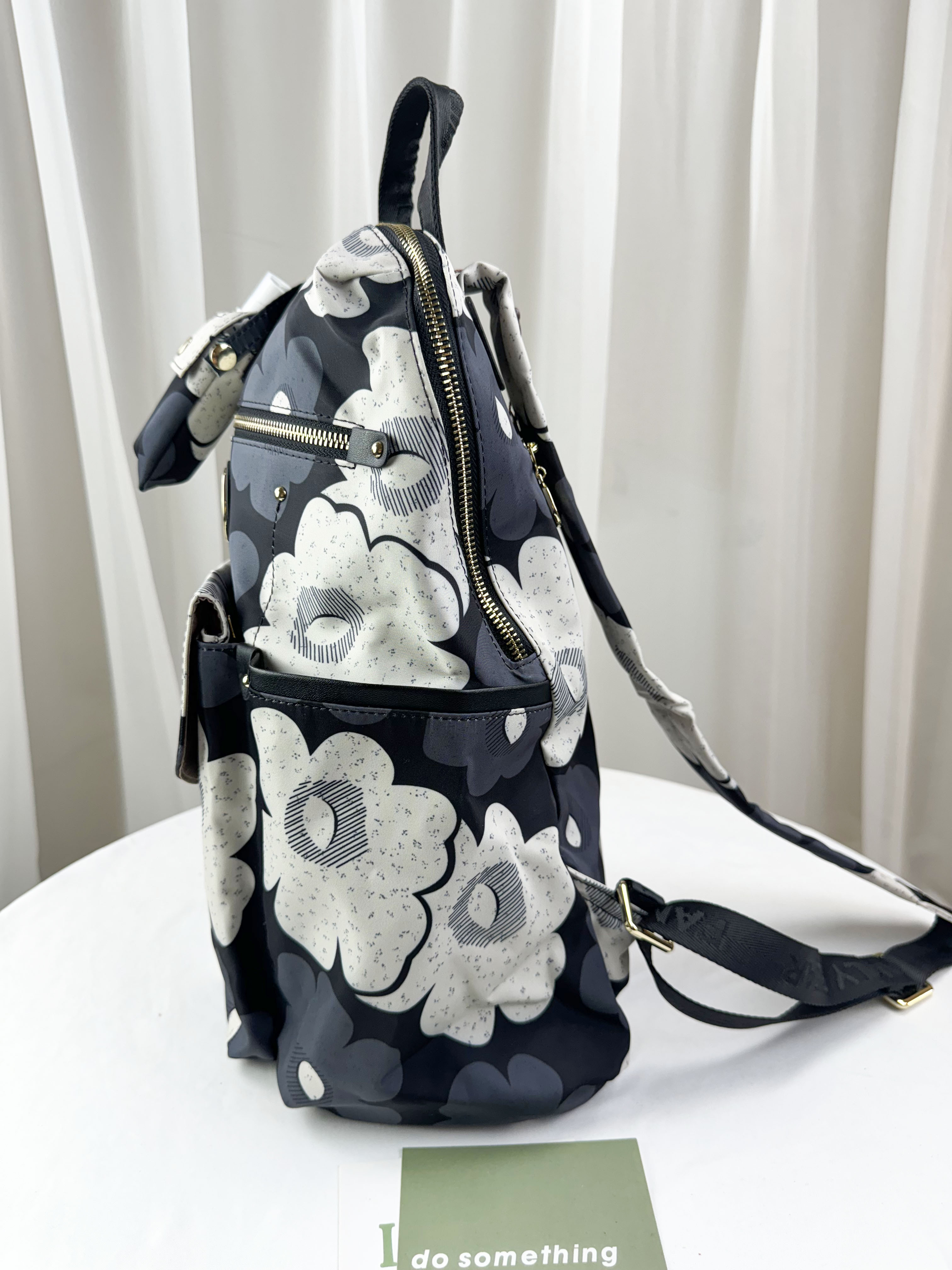 FamilyBear 藍白花朵防潑水後背包 #2559