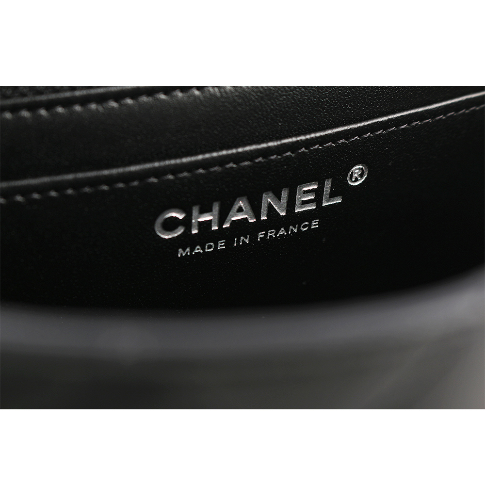【CHANEL】銀色CC Logo 菱格紋小羊皮迷你翻蓋包/MINI COCO(黑色) A69900 Y01480 94305