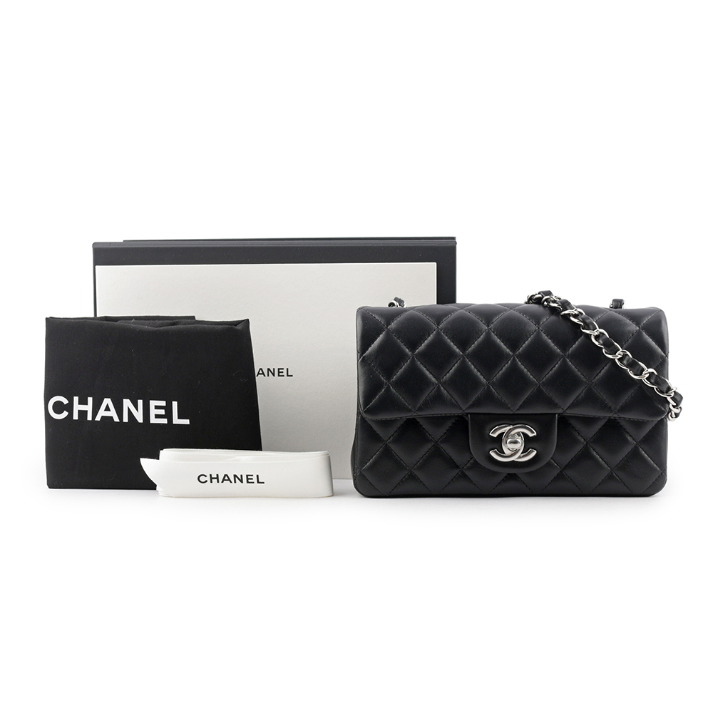 【CHANEL】銀色CC Logo 菱格紋小羊皮迷你翻蓋包/MINI COCO(黑色) A69900 Y01480 94305
