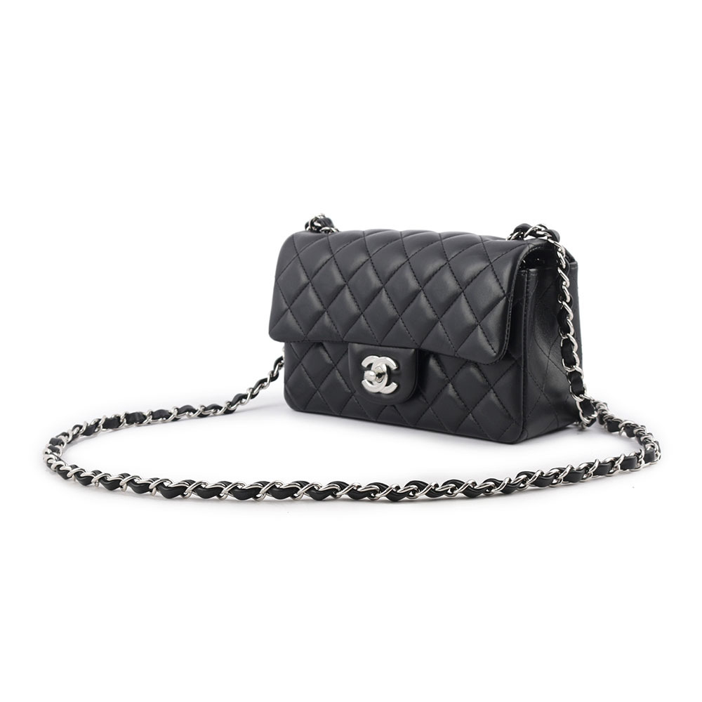 【CHANEL】銀色CC Logo 菱格紋小羊皮迷你翻蓋包/MINI COCO(黑色) A69900 Y01480 94305