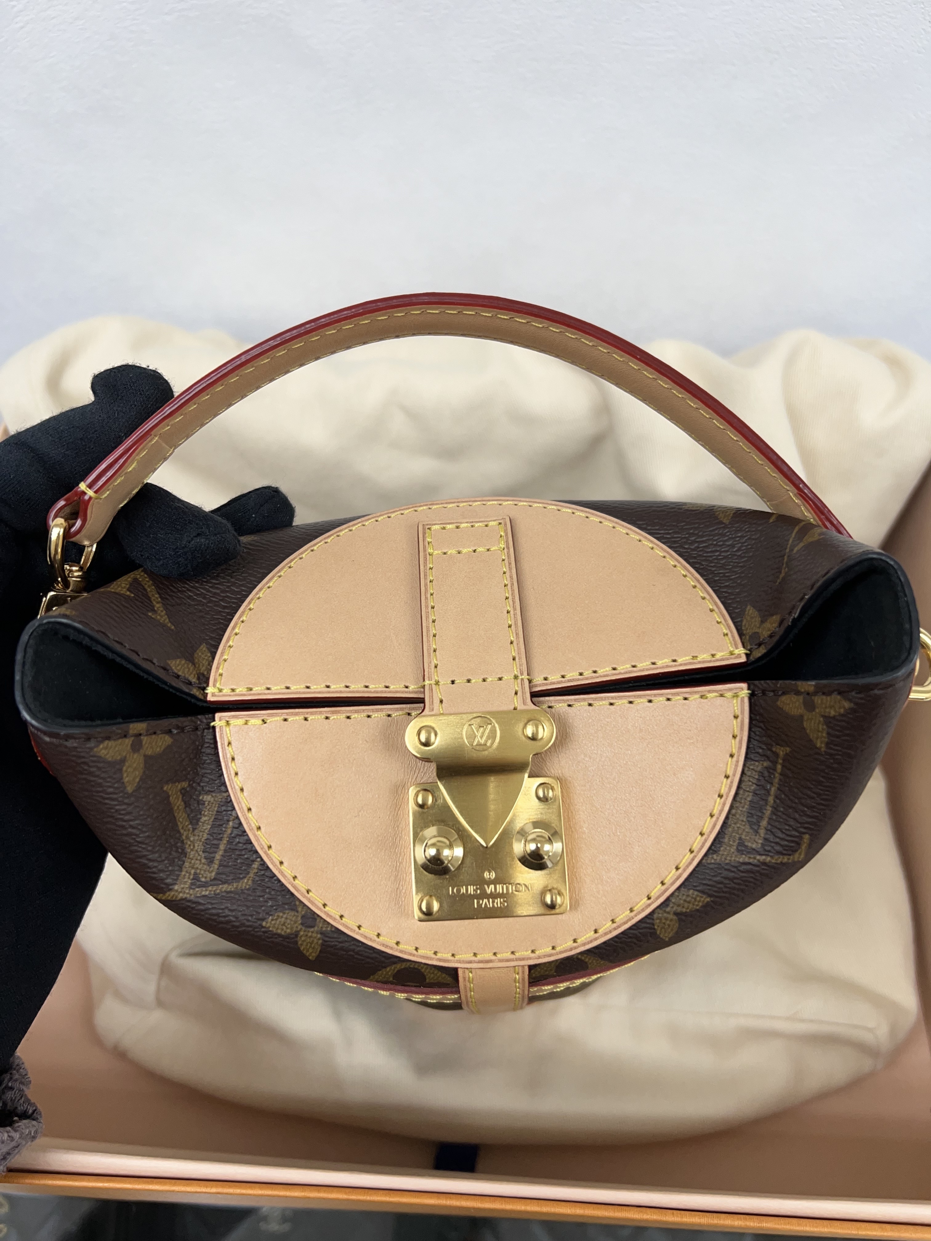 Lv duffle bag