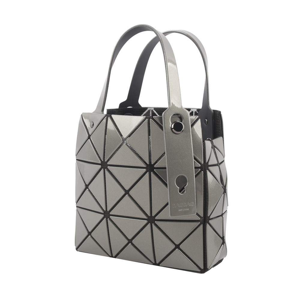 【ISSEY MIYAKE三宅一生】BAO BAO CARAT 3X3 亮面手提小方盒(鐵灰色) AG610 94