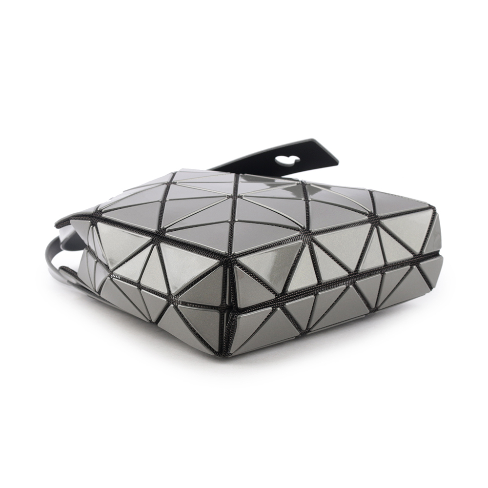 【ISSEY MIYAKE三宅一生】BAO BAO CARAT 3X3 亮面手提小方盒(鐵灰色) AG610 94