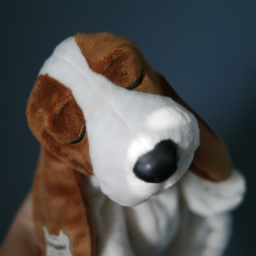 12" 熟睡巴吉度玩偶