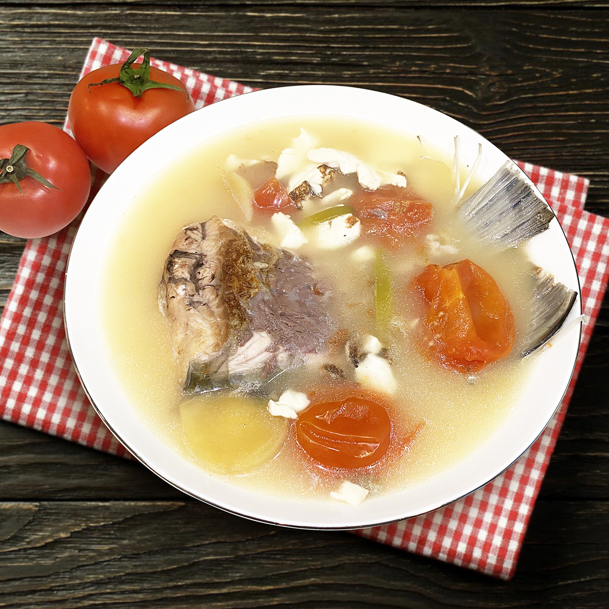 餸菜包：鮮茄豆腐魚尾湯