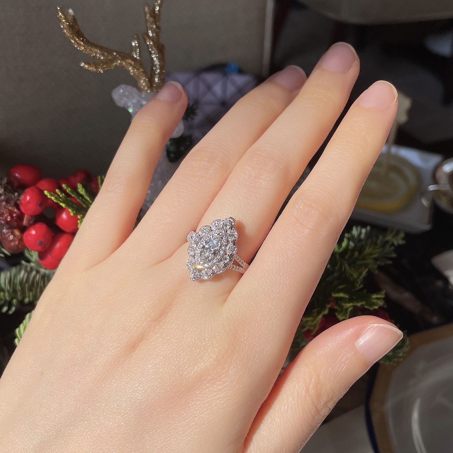 18K金馬眼形主鑽石戒指吊墜2用款 (帶GIA證書)