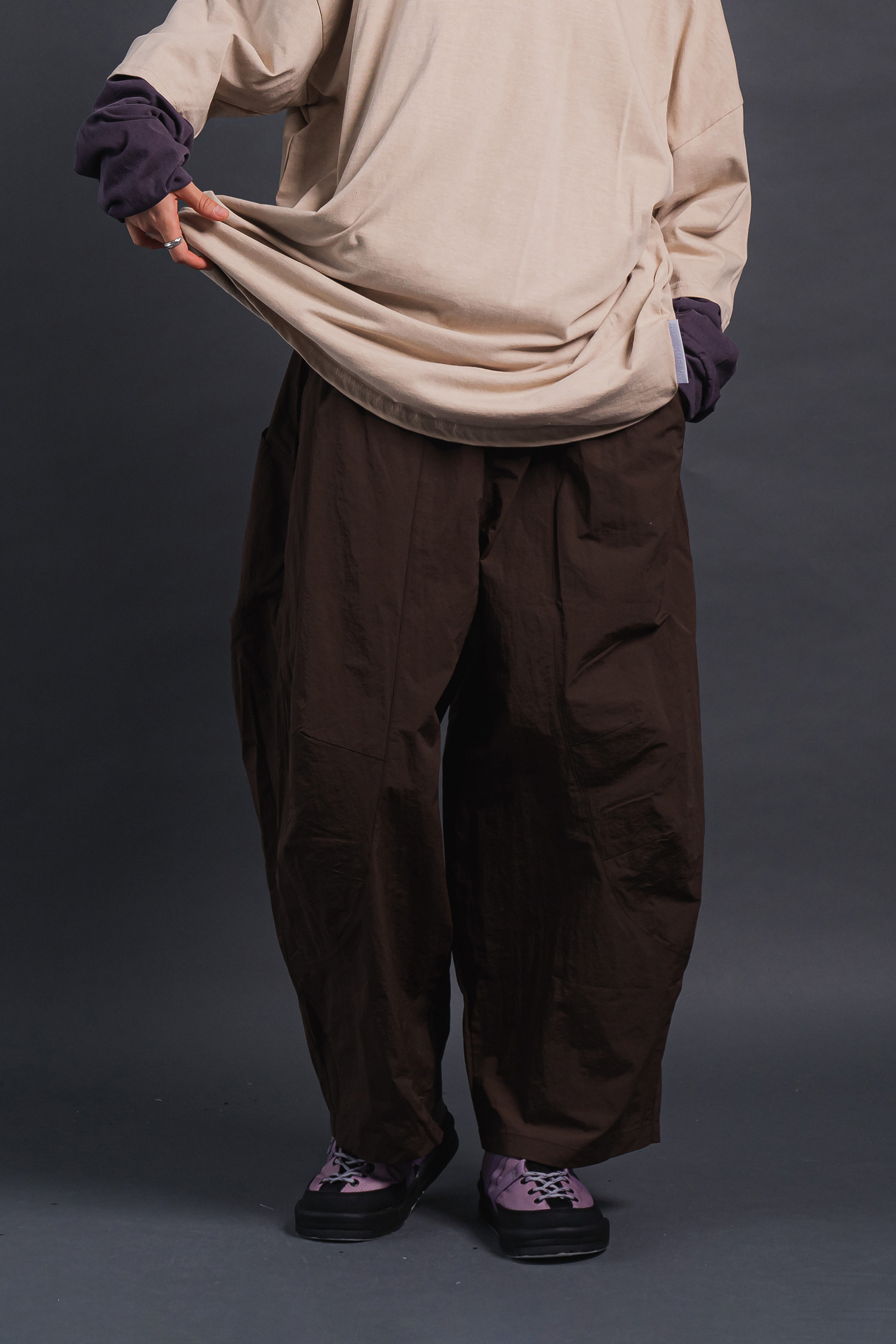 \輕薄挺感/寬鬆鹼型長褲