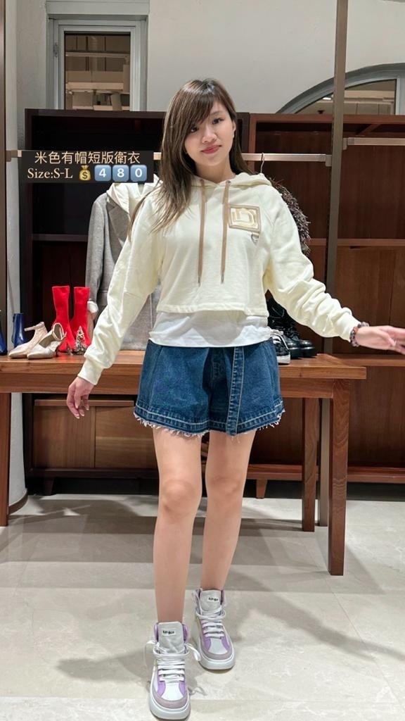 米色有帽短版衛衣 -T