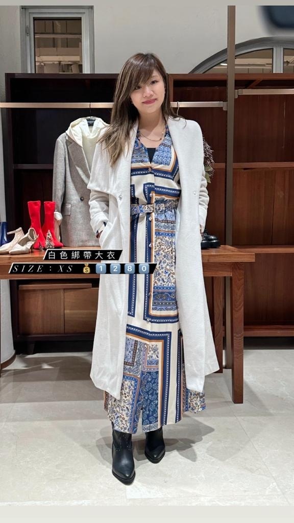 白色綁帶大衣 -T