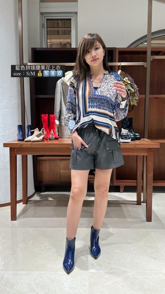 藍色花紋上衣 -T