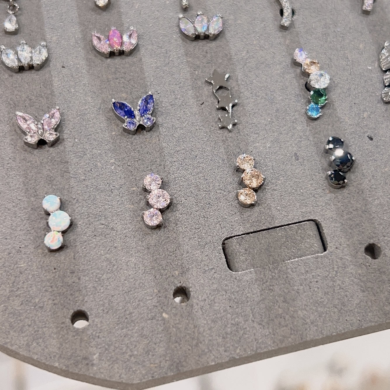 三連小圓皓平頭耳門/耳珠/耳骨釘 [G23 Titanium] [單支]