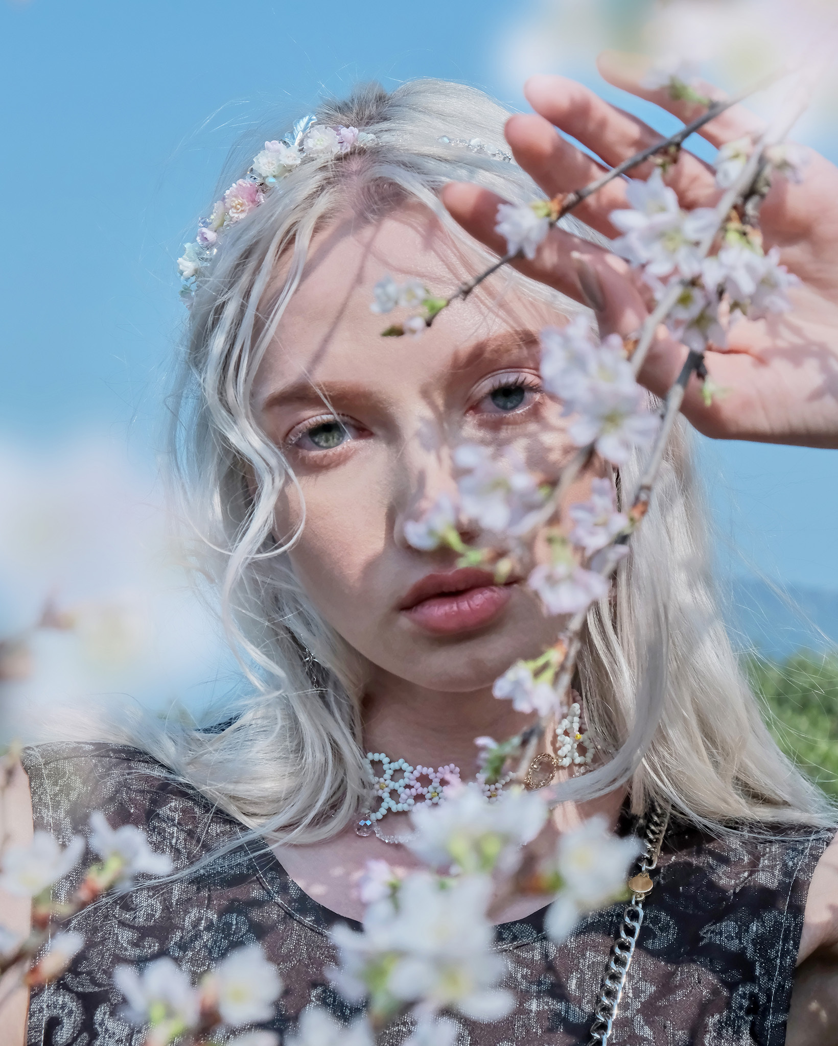 Hint from the Blossoms Pastel Gradation Headband with Detachable Pendants