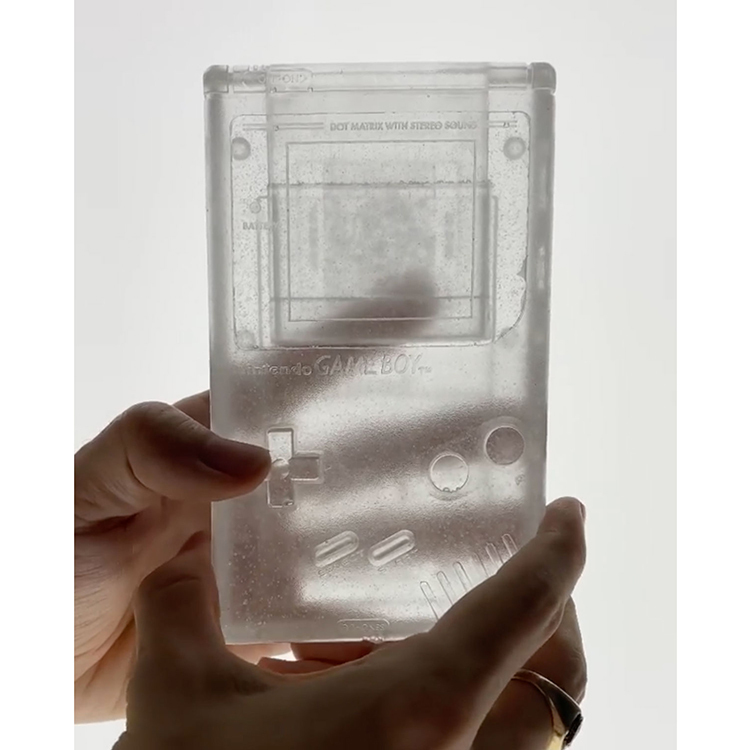 Daniel Arsham Crystal Relic 002 Game Boy 雕塑