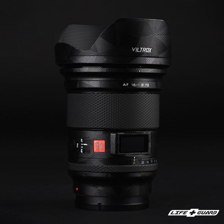 LIFE+GUARD Viltrox AF 16mm F1.8 貼膜質感特寫，LIFE+GUARD 設計風格