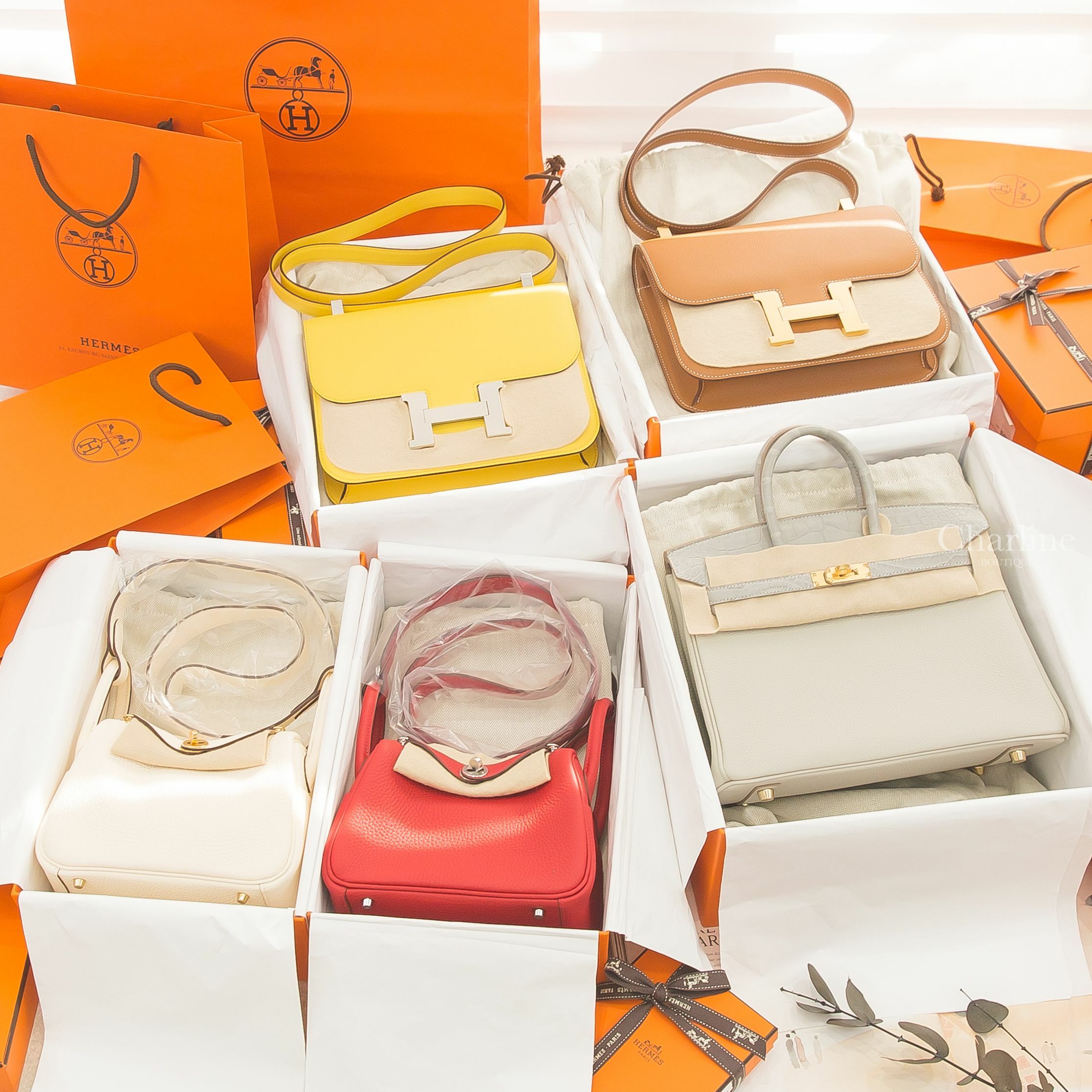 Hermès Lindy Mini U刻奶油白金釦,U刻朱砂紅銀釦,Constance III 24cm U刻焦糖色金釦鏡面款,B刻那不勒斯黃銀釦鏡面款,B刻珍珠灰霧面方塊鱷魚拼皮革鉑金包-Charline Boutique 精品代購