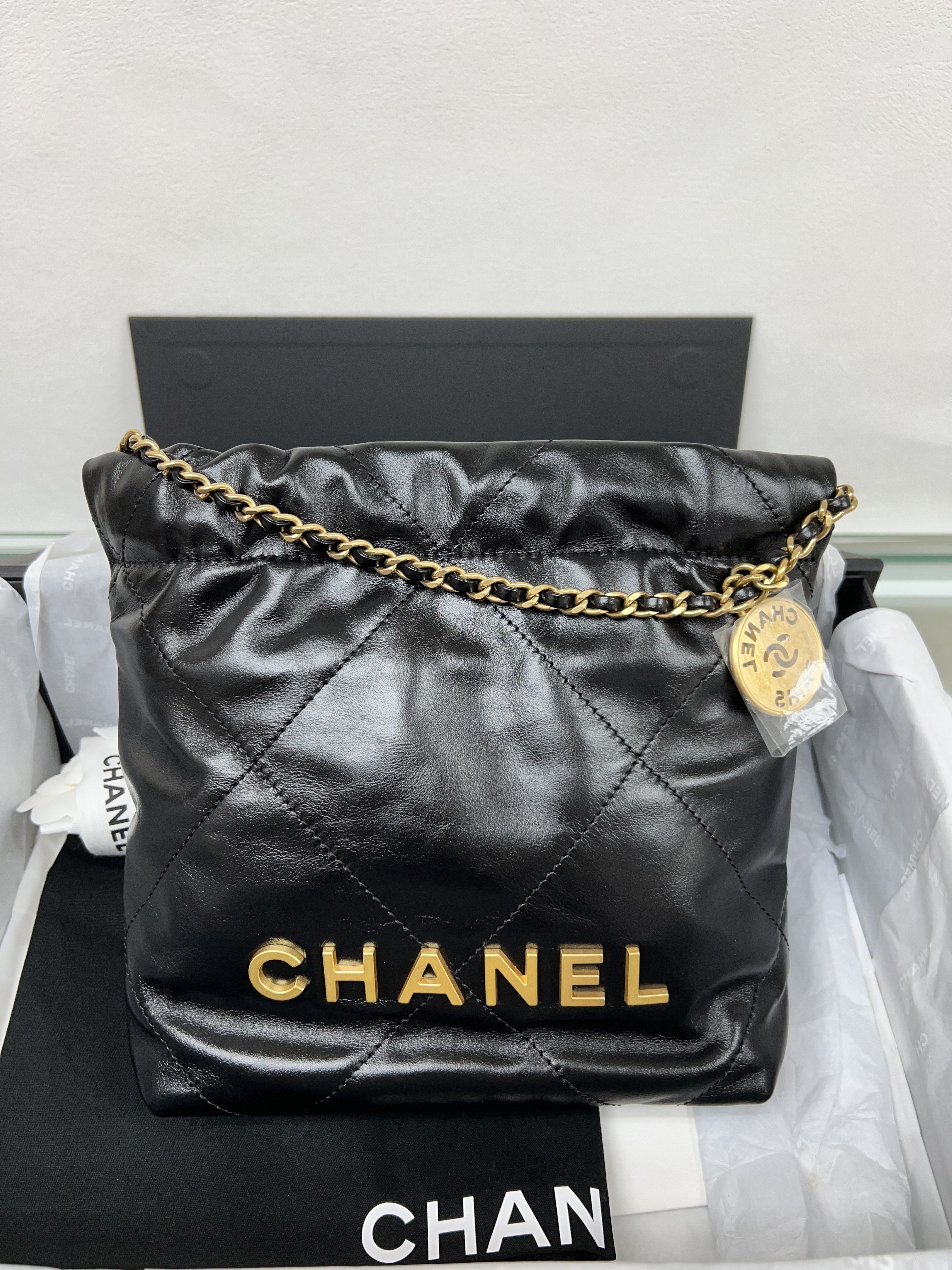 *Unused* Chanel 22 bag mini (black)
