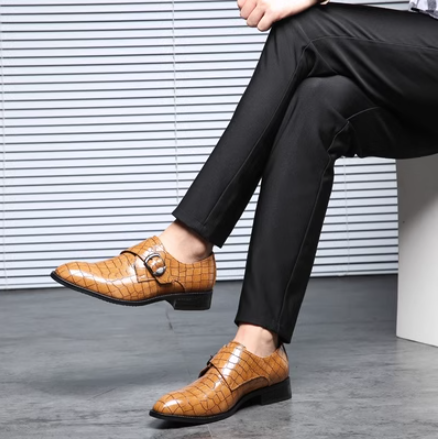 Casual leather shoes (crocodile pattern)