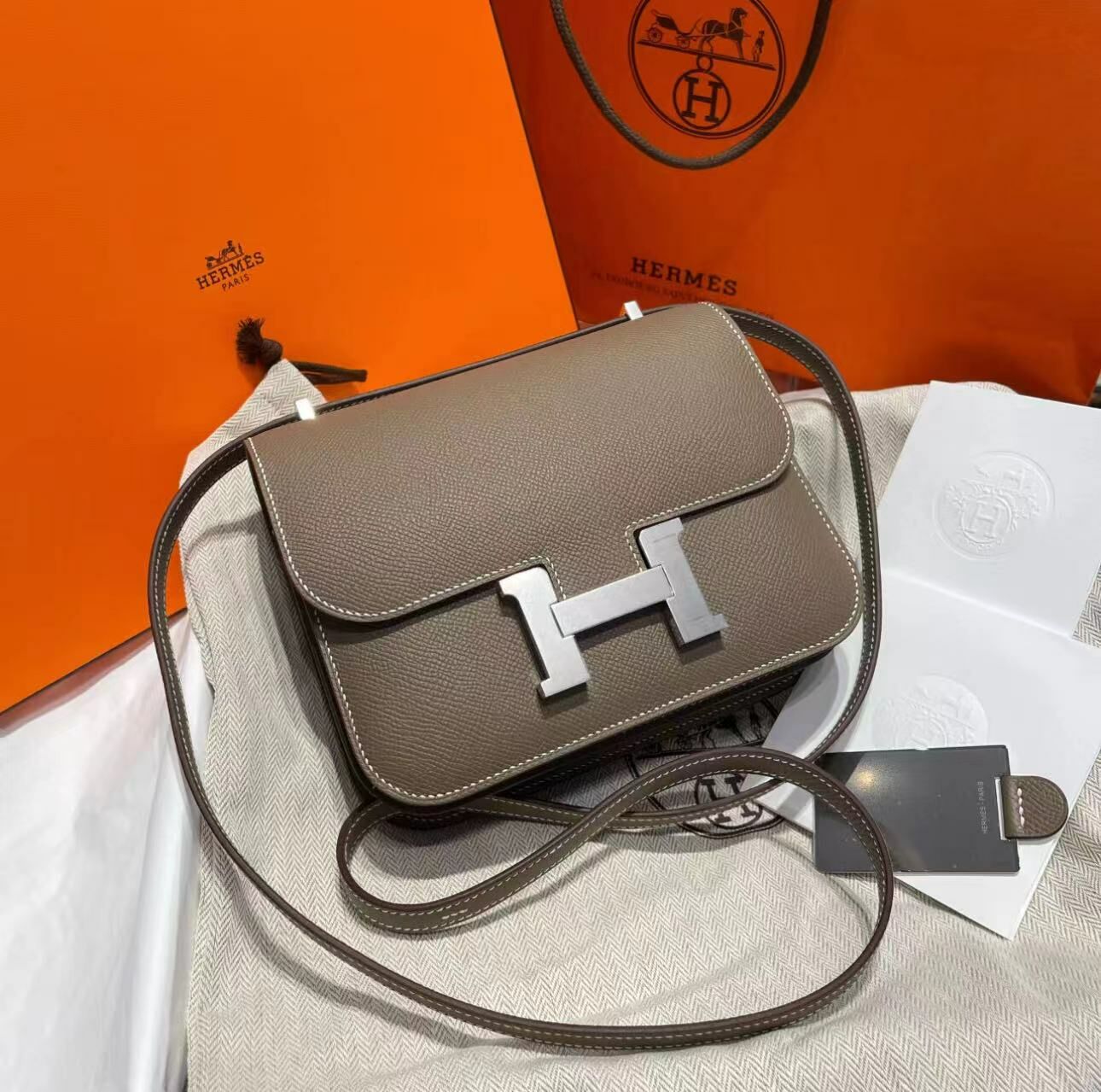 Hermes Constance 19 大象寬銀扣 -M