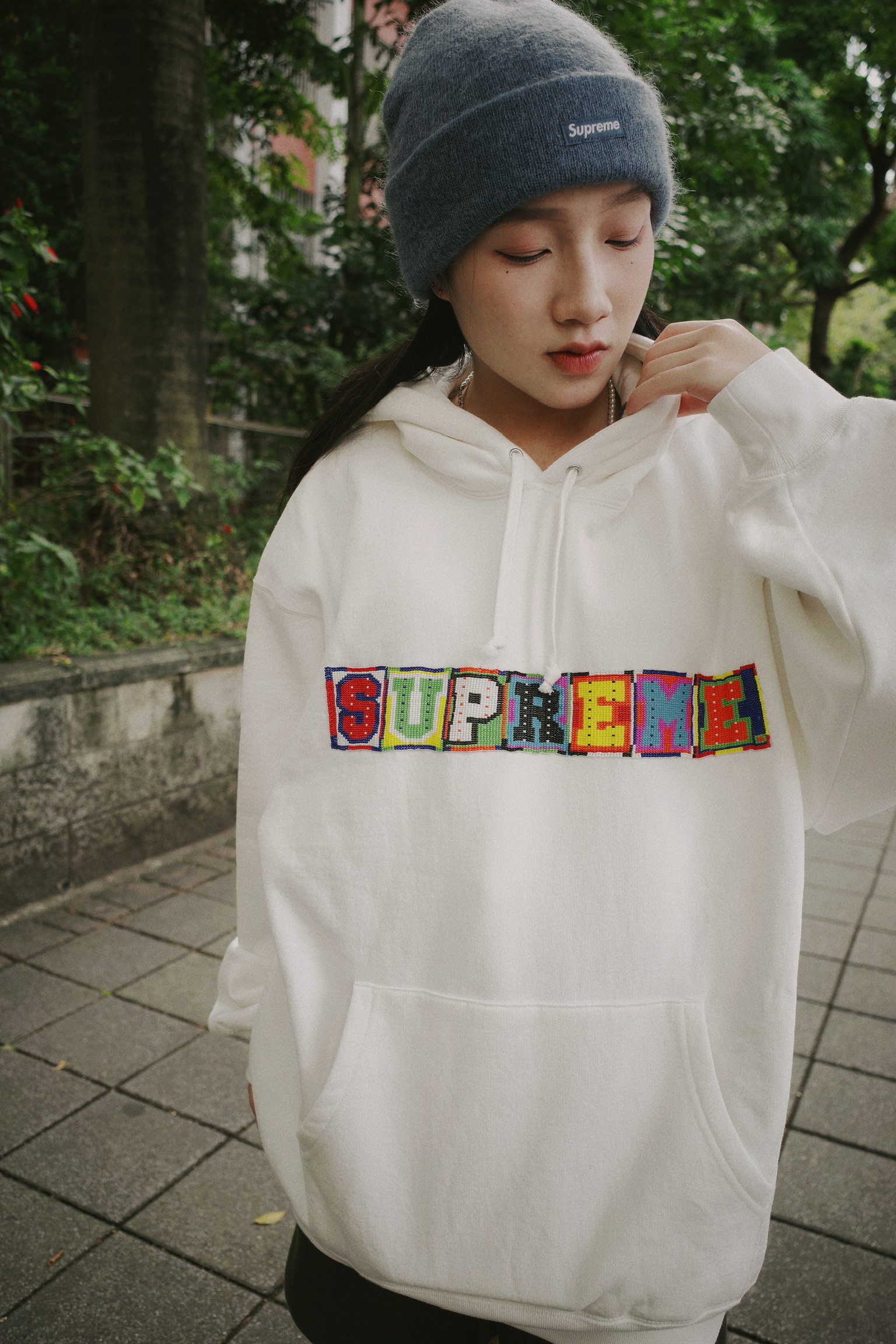 <快速出貨> SUPREME 胸前 方塊字體 帽踢 白