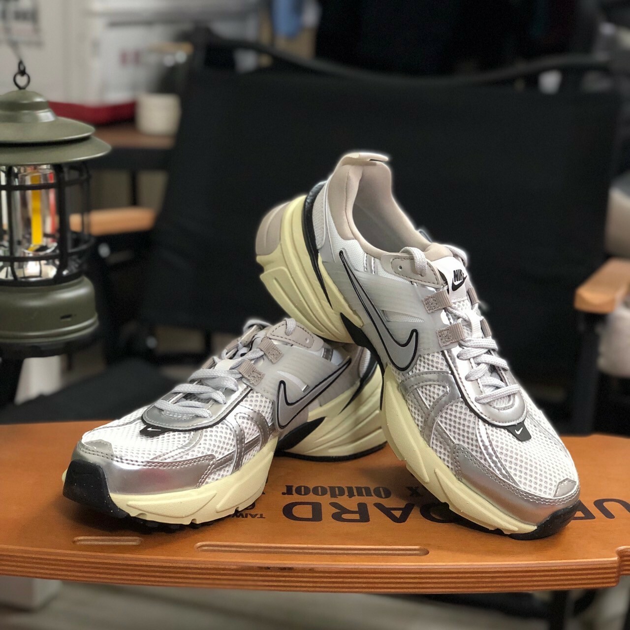 W NIKE V2K Run 白銀 做舊 復古老爹跑鞋 FD0736-100