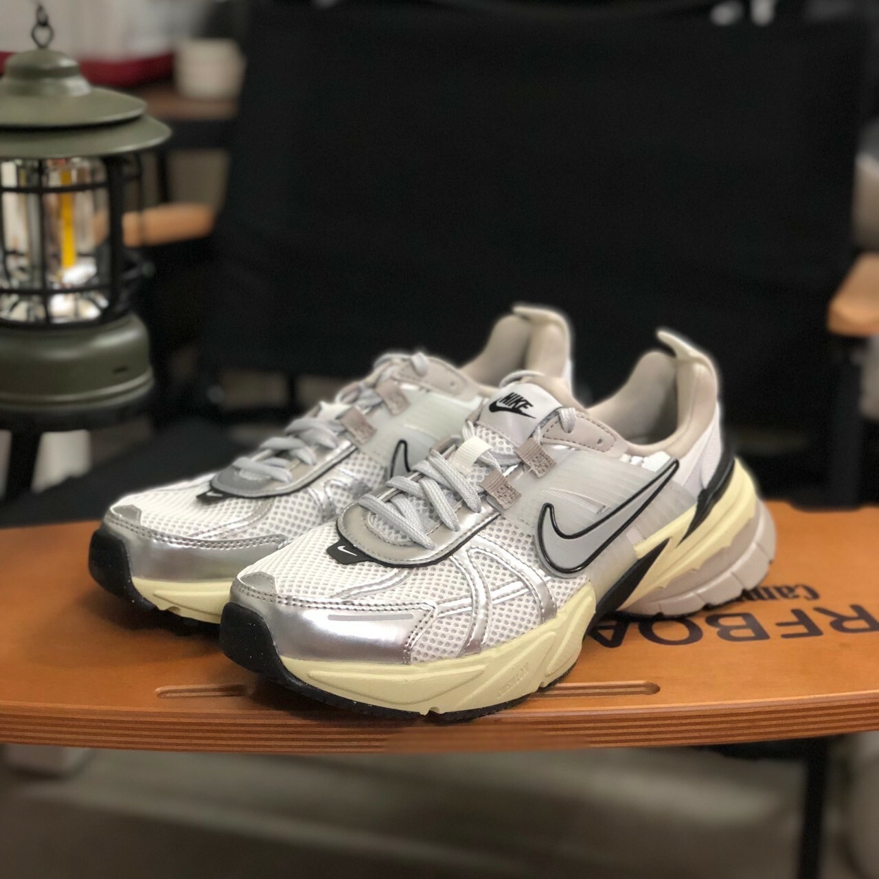 W NIKE V2K Run 白銀 做舊 復古老爹跑鞋 FD0736-100