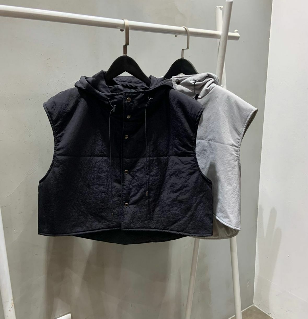 連帽短身拉鍊背心褸 V1032