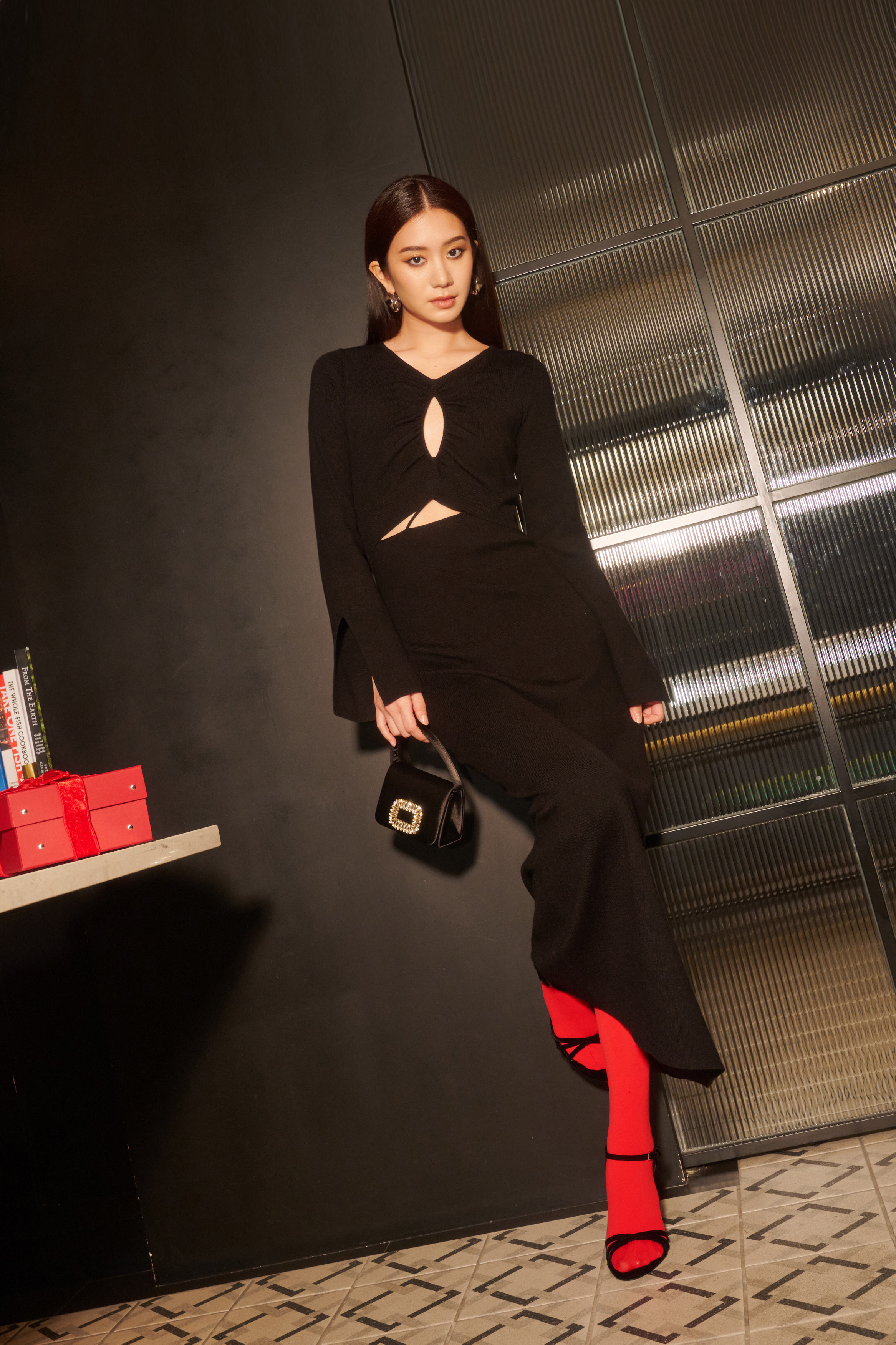 胸前開洞連身洋(現貨)