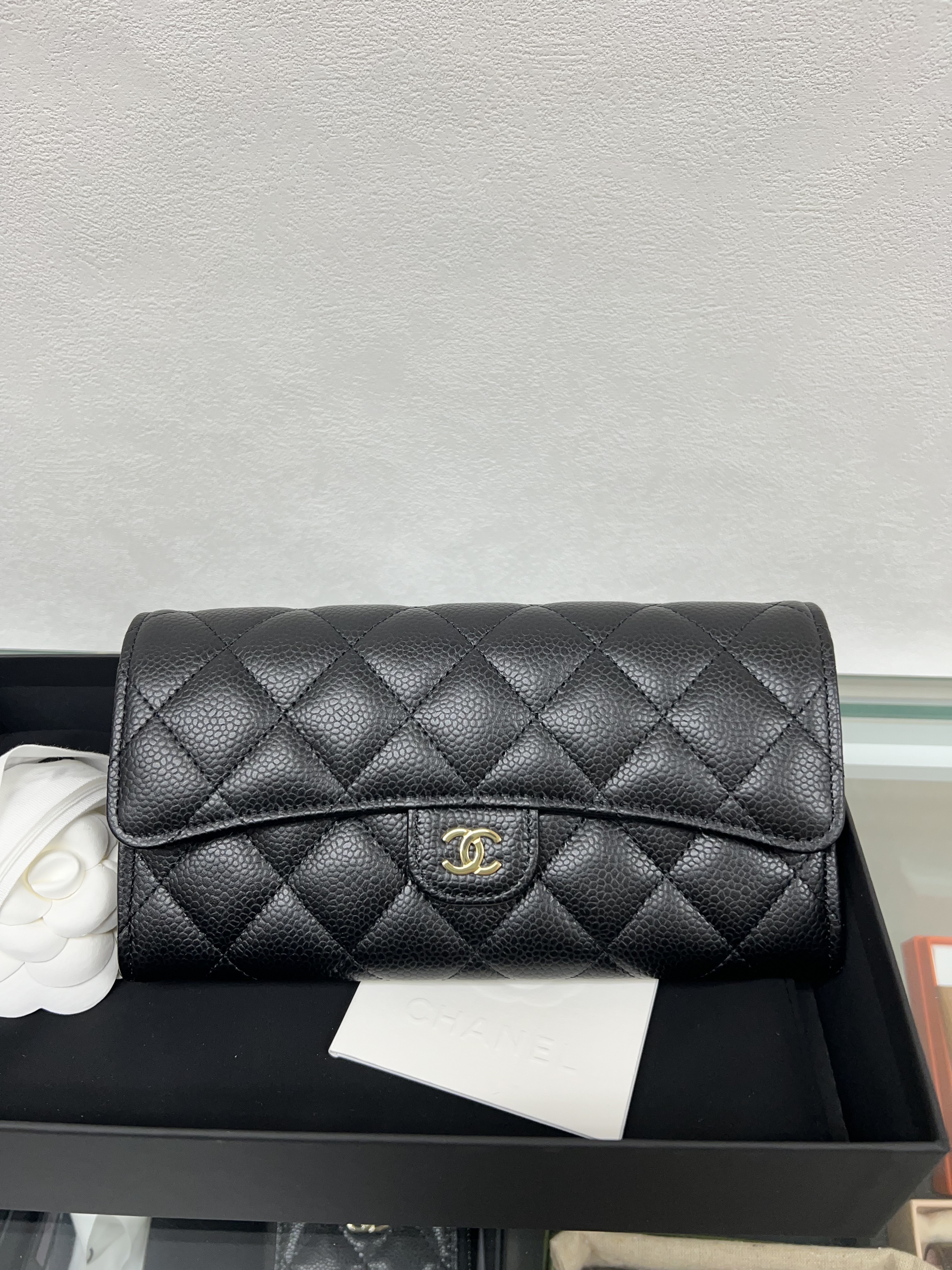 *Unused* Chanel classic flap long wallet (black caviar)