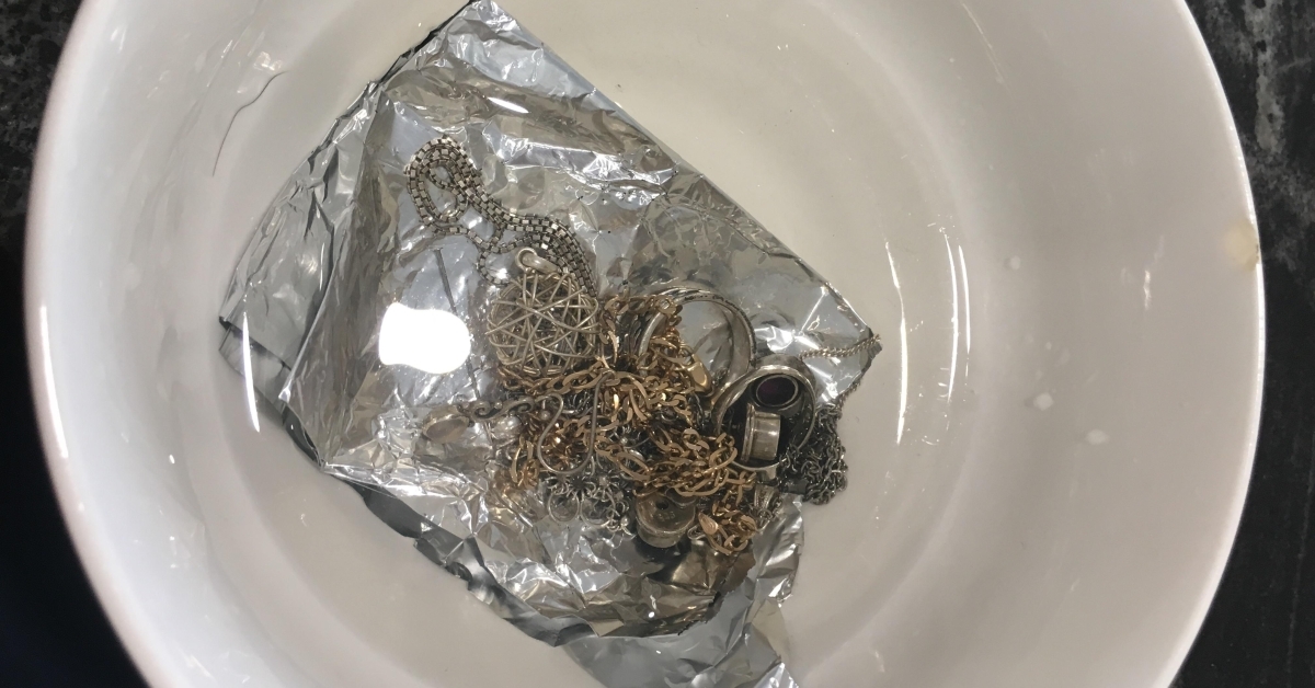 清潔銀飾鋁箔紙