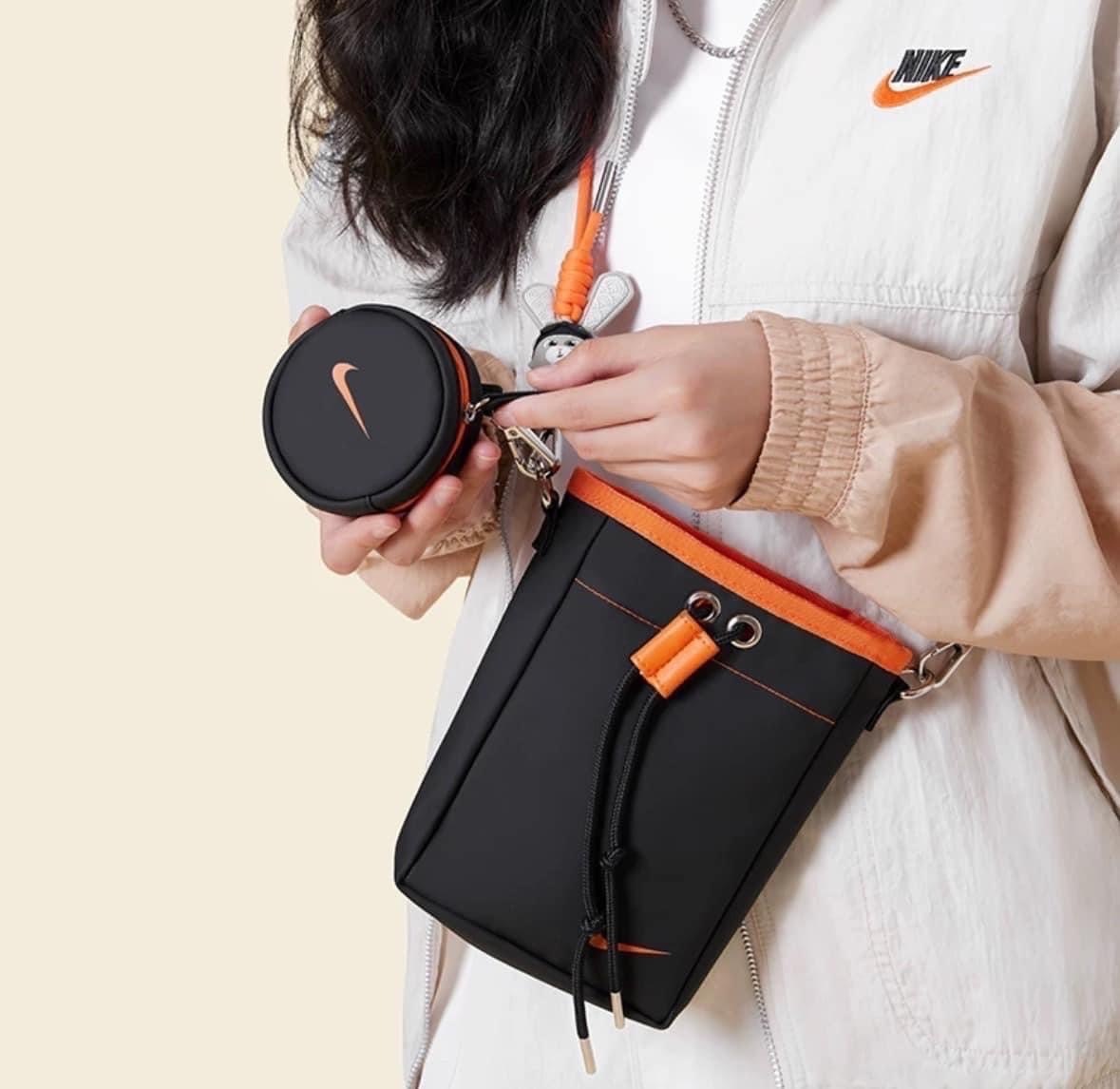 NIKE兔年隨身包 防潑水機能輕便小包 套裝